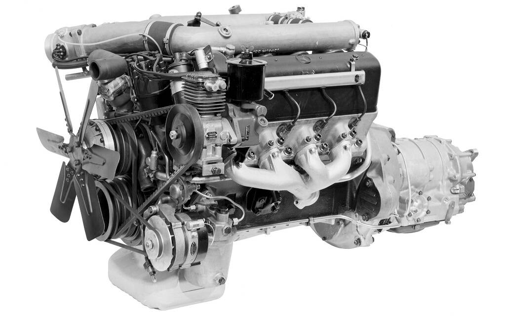 <p>Le V8 M100 a été conçu spécialement pour la 600.</p>