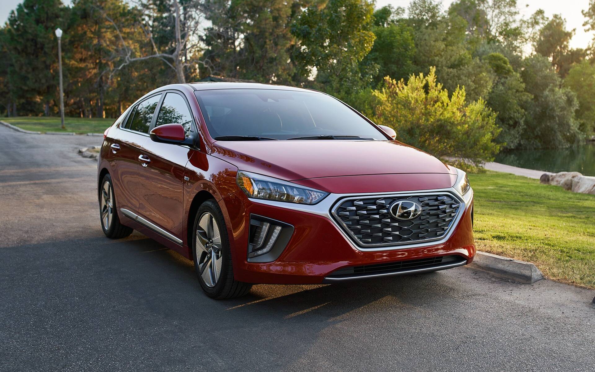 https://i.gaw.to/content/photos/52/70/527083-fin-de-la-production-pour-la-hyundai-ioniq.jpeg