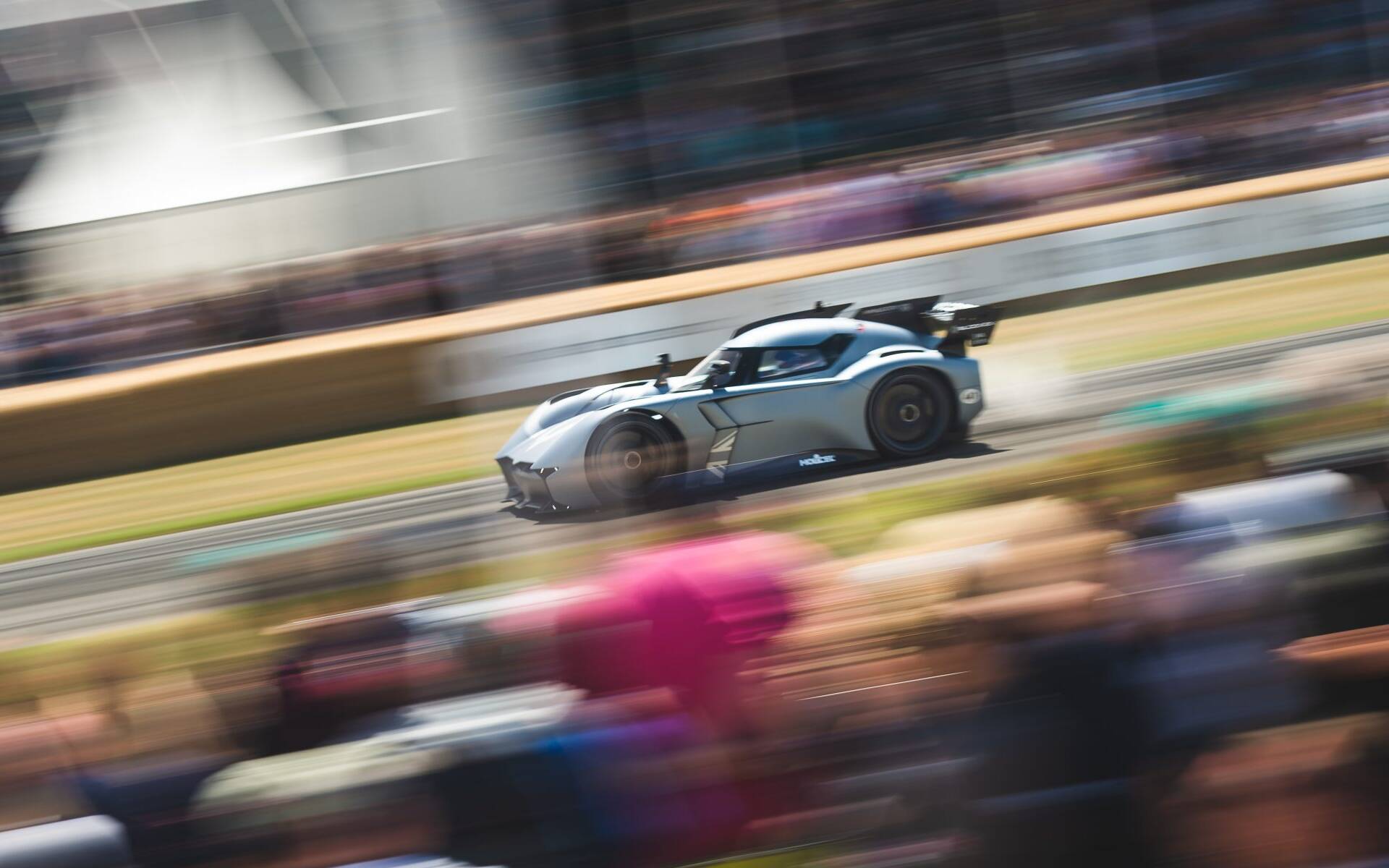 Watch an electric 'fan car' beat every car ever at Goodwood Hill