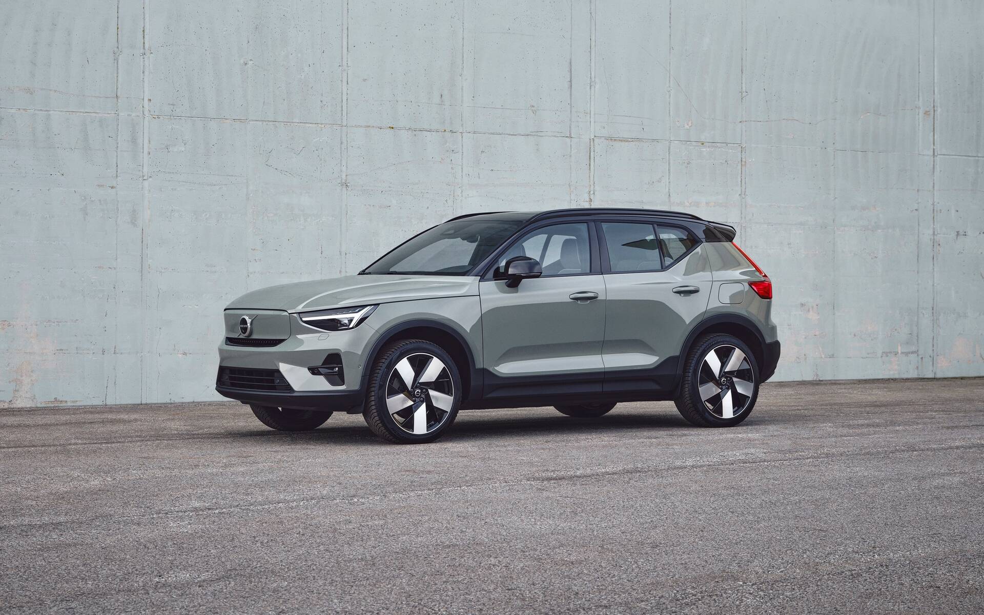 2023 Volvo XC40: Just a Tad Greener - 1/22