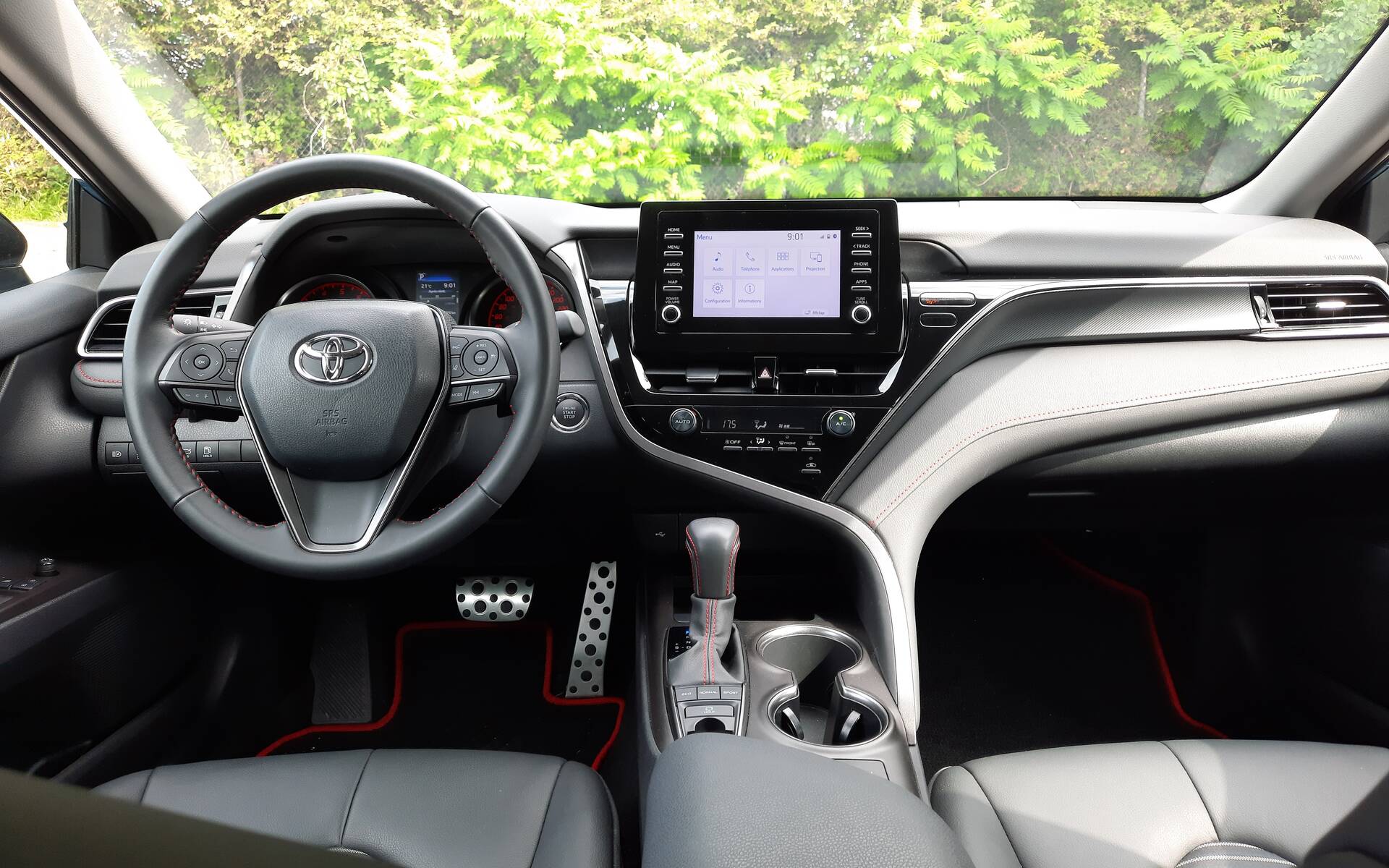 Toyota Camry TRD 2022 : quand la Camry se prend pour une sportive ! 531920-toyota-camry-trd-2022-la-plus-sportive-mais-des-compromis-agacants
