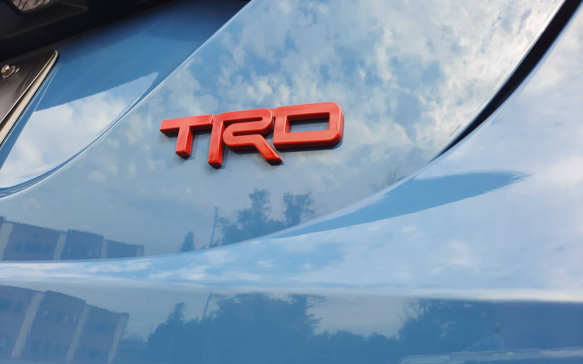 Toyota Camry TRD 2022 : quand la Camry se prend pour une sportive ! 531924-toyota-camry-trd-2022-la-plus-sportive-mais-des-compromis-agacants