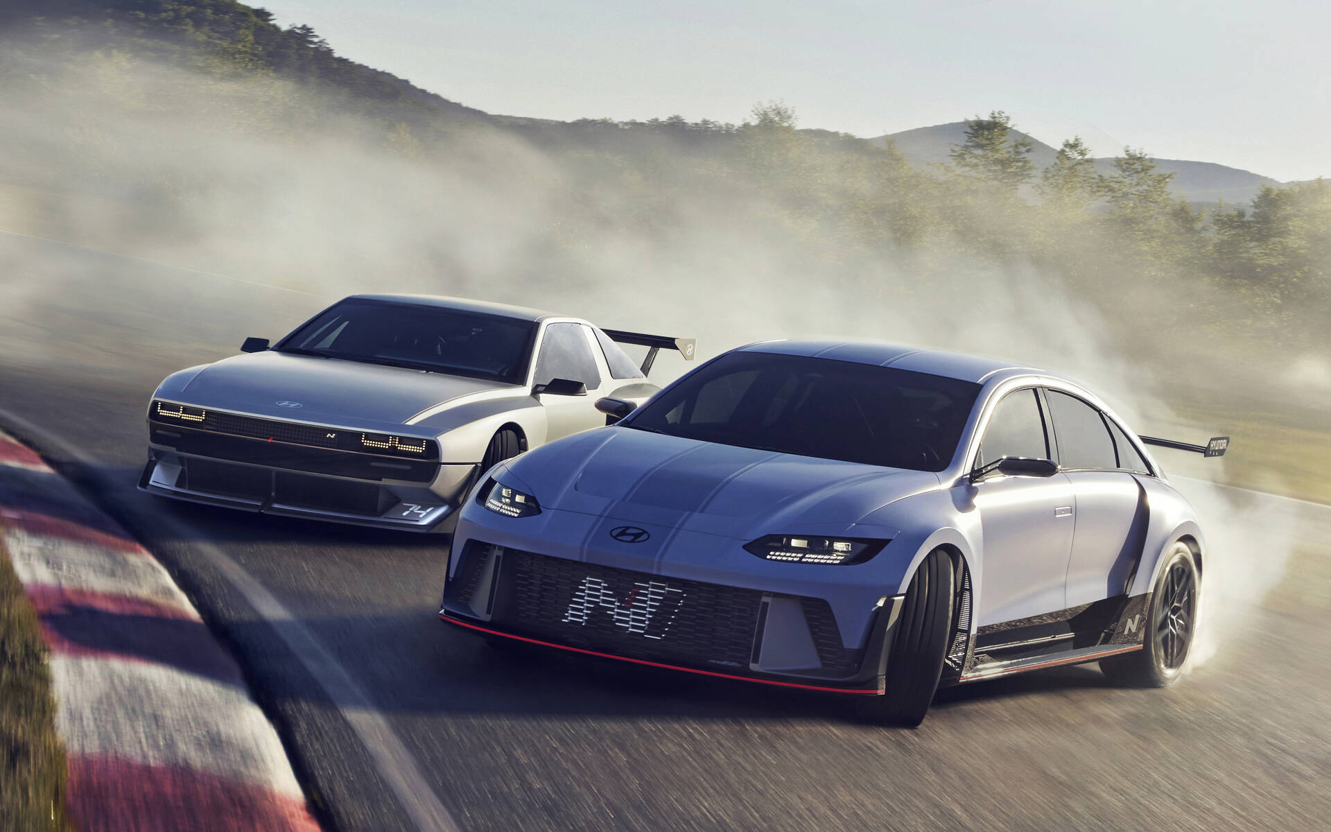 https://i.gaw.to/content/photos/53/37/533721-hyundai-deux-concepts-sport-electriques-et-l-ioniq-5-n-en-2023.jpg