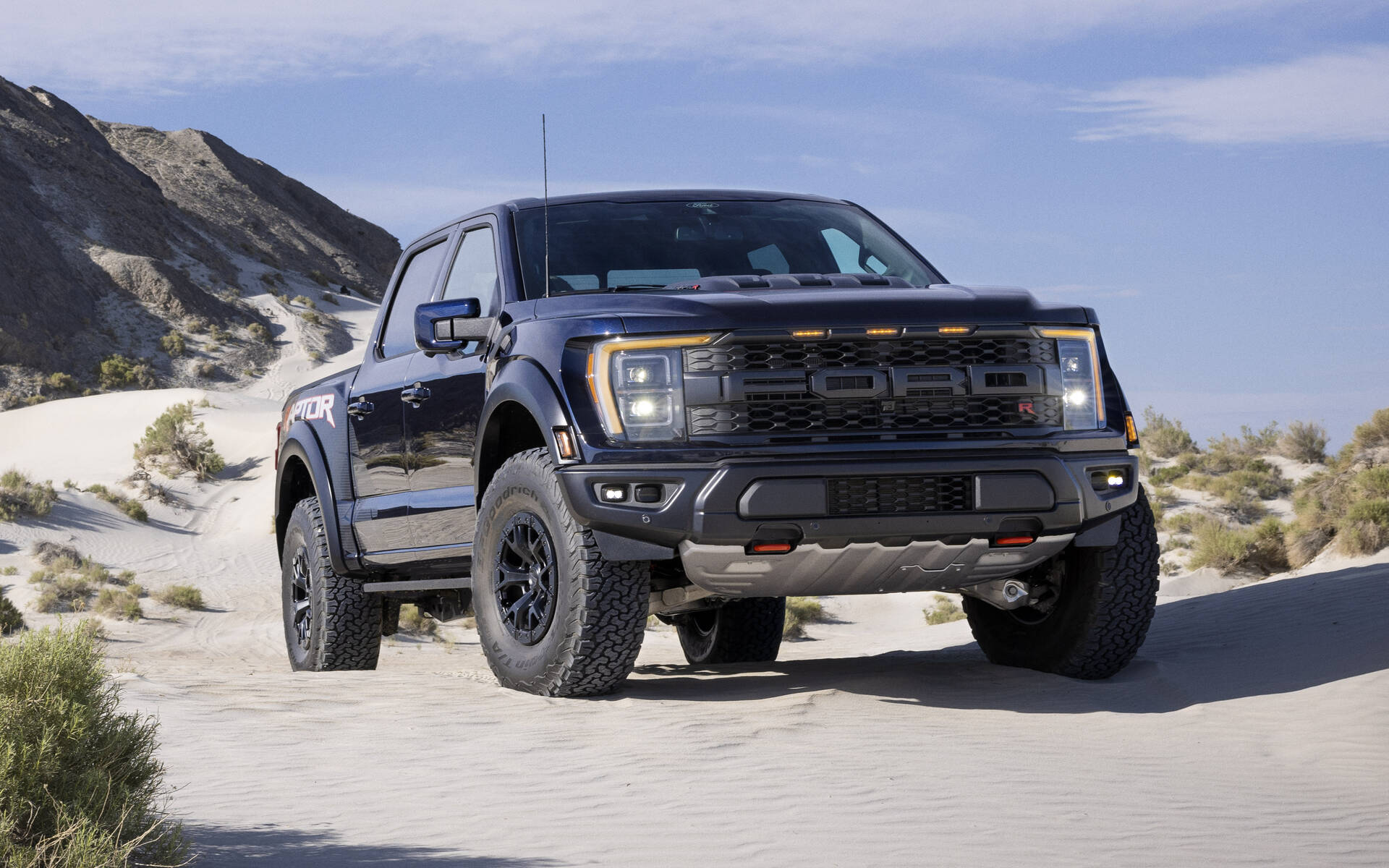 Ford Unleashes F-150 Raptor R With 700 Horsepower, Baja Mode - The