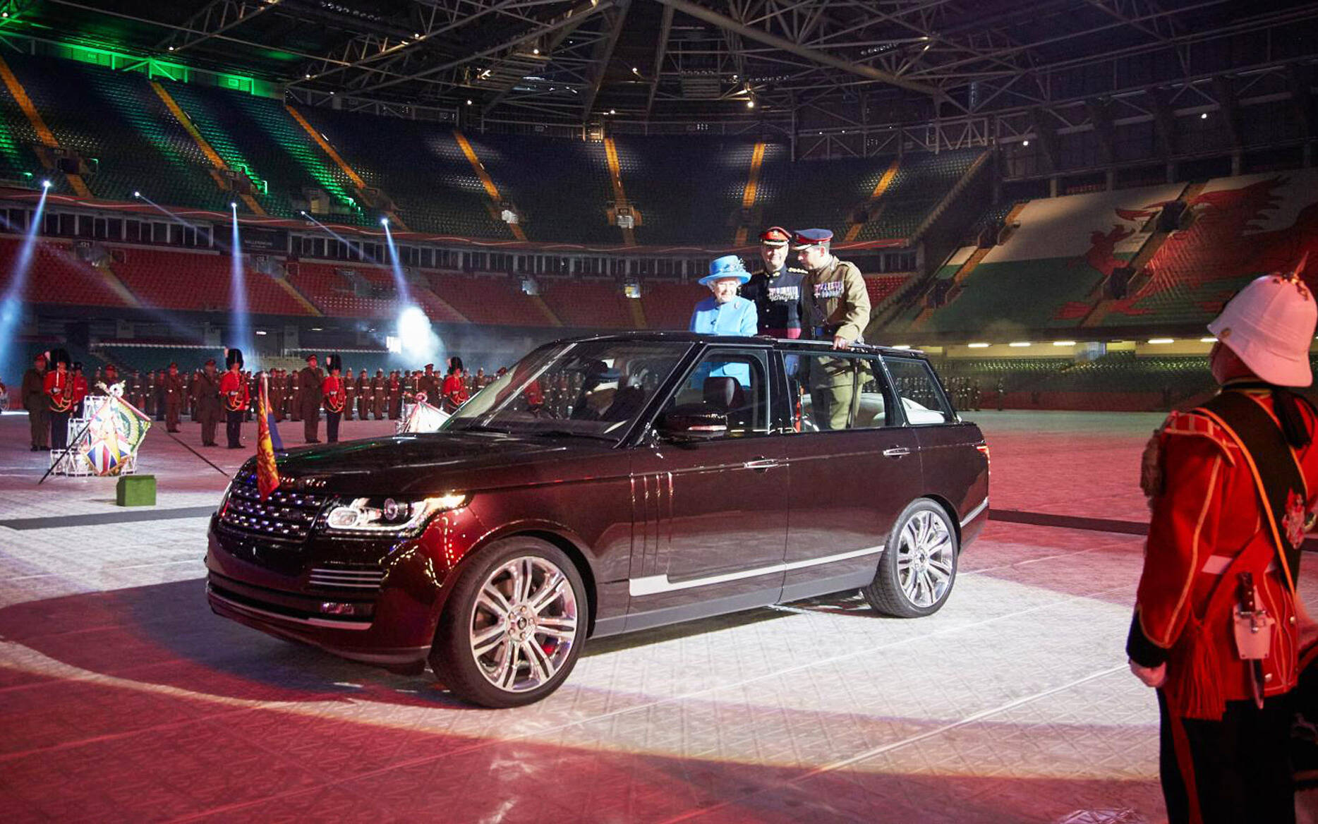 <p>2015 Land Rover Range Rover Hybrid LWB Landaulet</p>