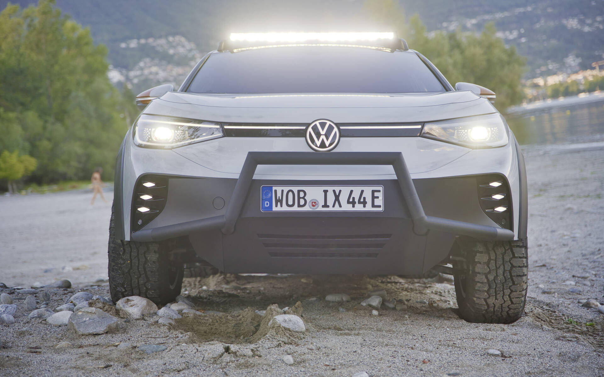 Volkswagen ID. XTREME : bientôt un ID.4 pour du hors-route ? 541345-volkswagen-id-xtreme-un-concept-electrique-tout-terrain