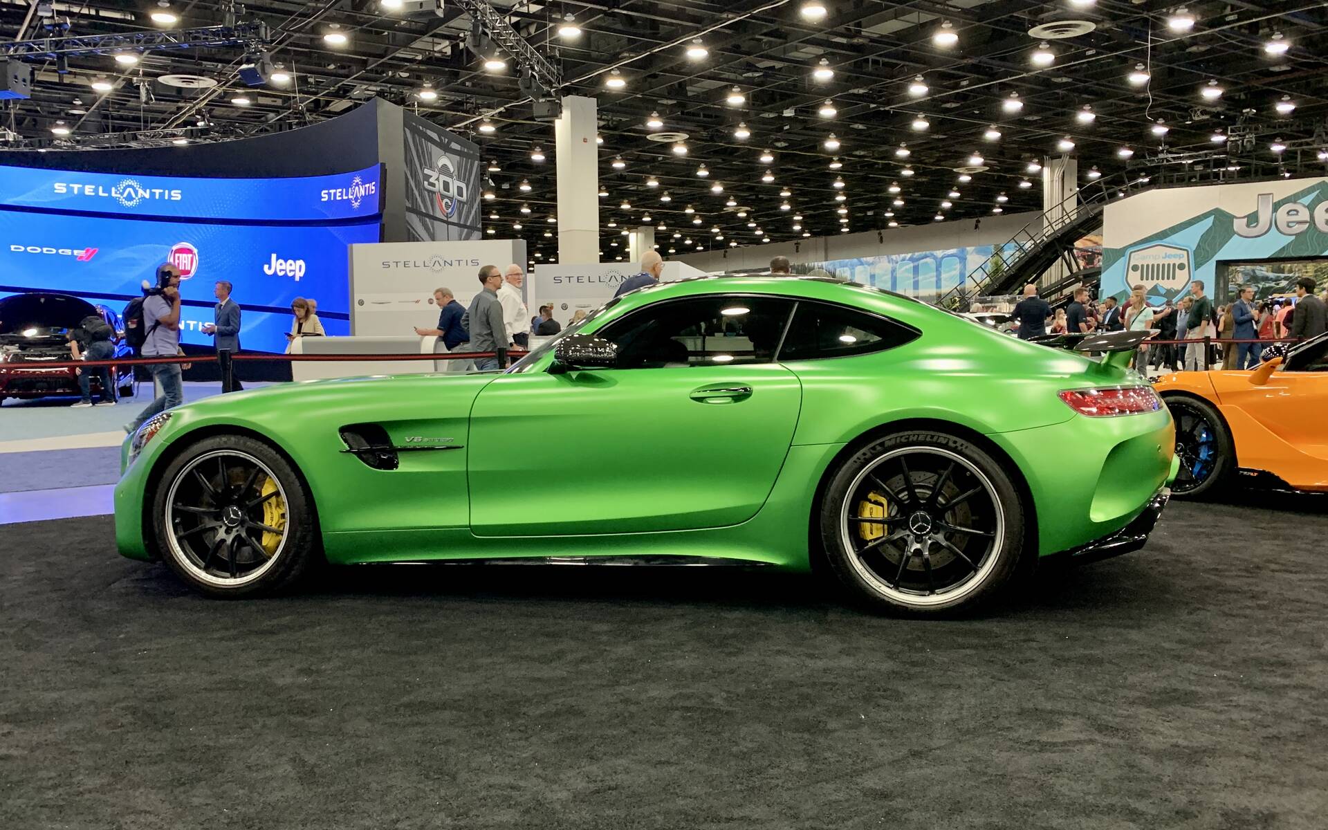 <p><strong>Mercedes-AMG GT R</strong></p>