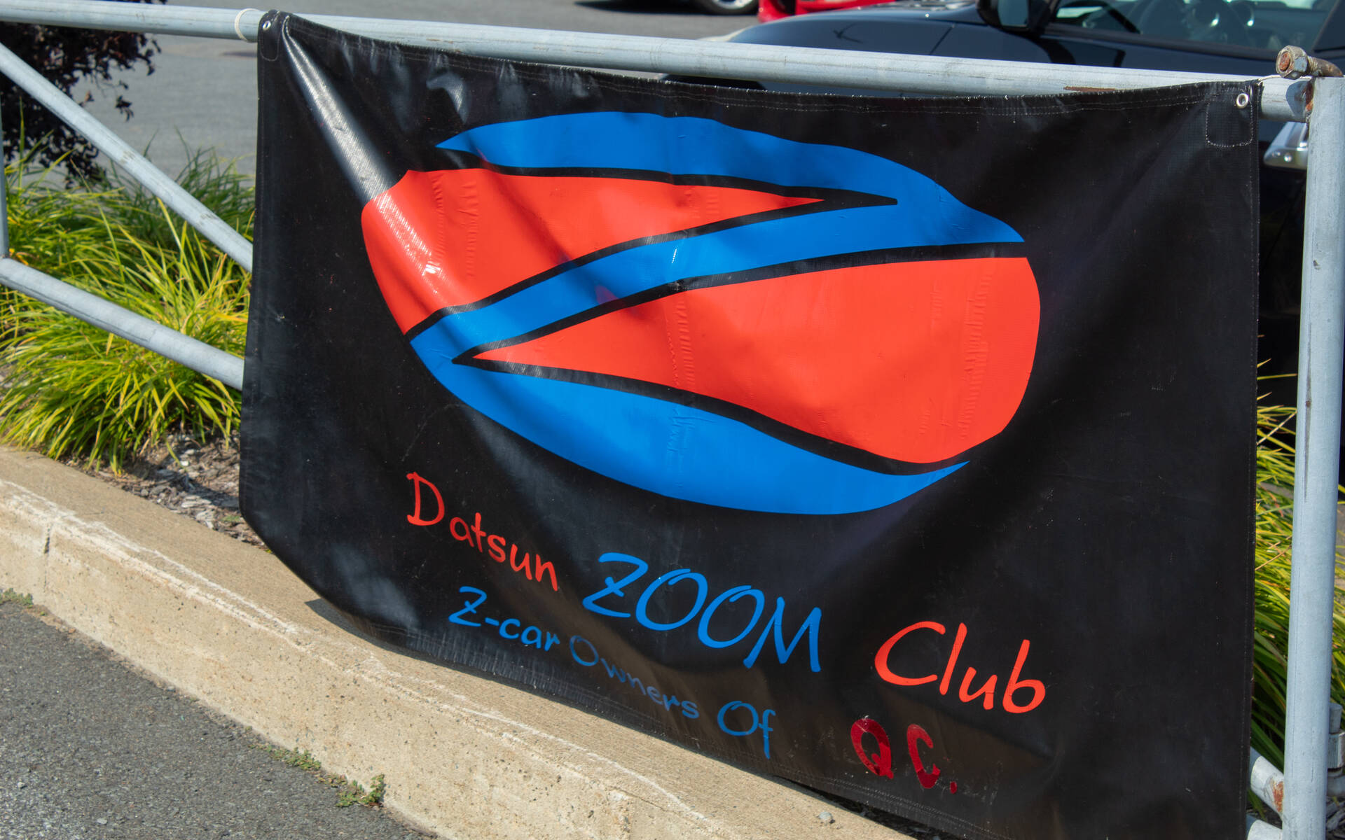 <p>Voyez ici le logo du groupe Datsun ZOOM Club.</p>