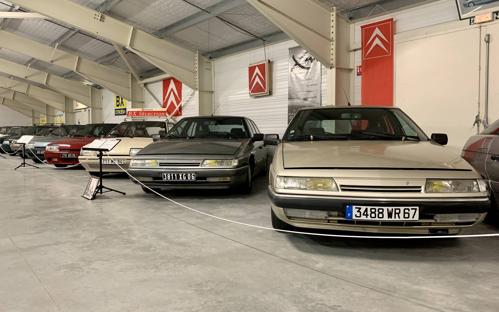 Photos: plus de 100 Citroën d'exception réunies dans un musée en France 543099-photos-plus-de-100-citroen-d-exception-reunies-dans-un-musee-en-france