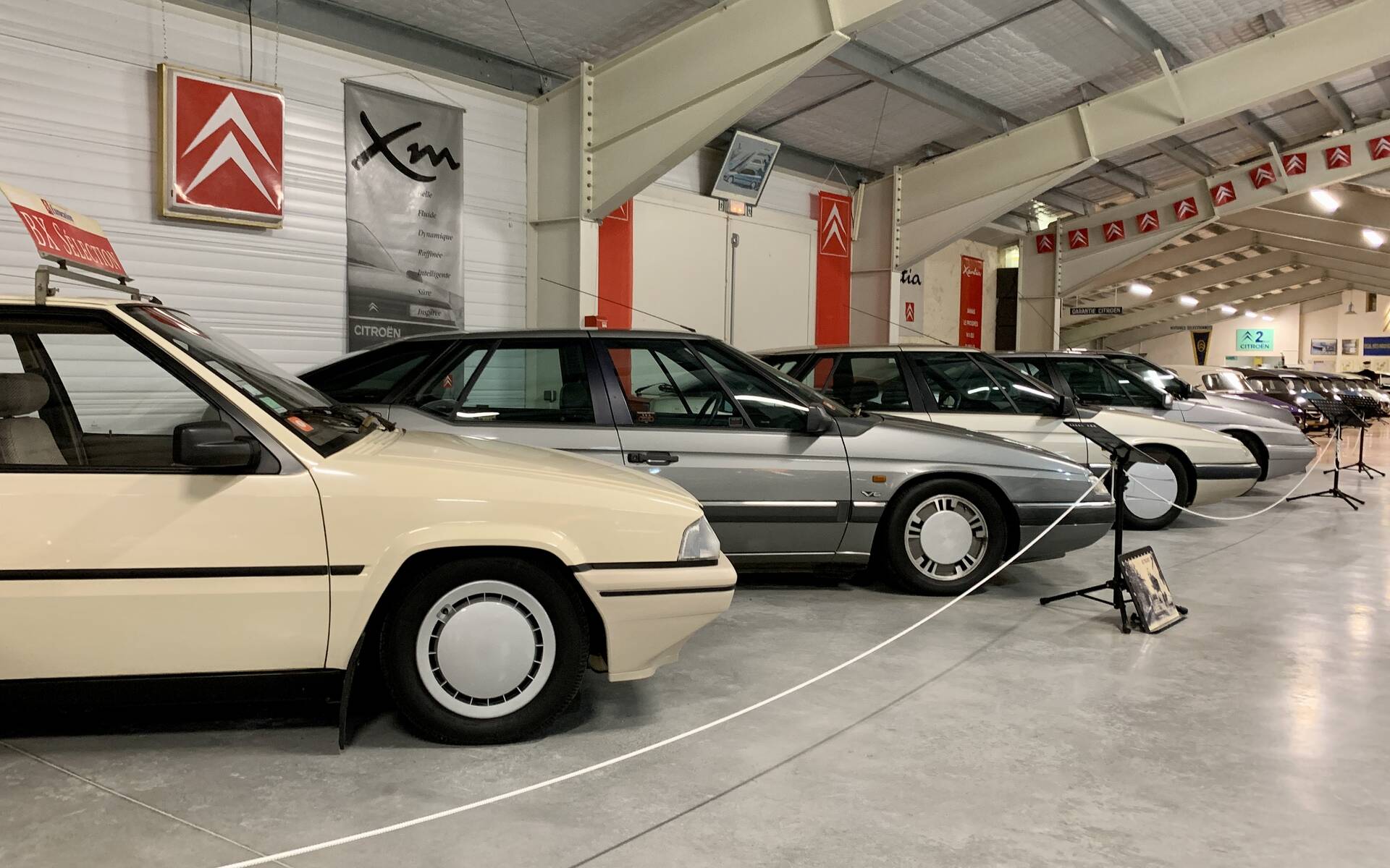 Photos: plus de 100 Citroën d'exception réunies dans un musée en France 543100-photos-plus-de-100-citroen-d-exception-reunies-dans-un-musee-en-france