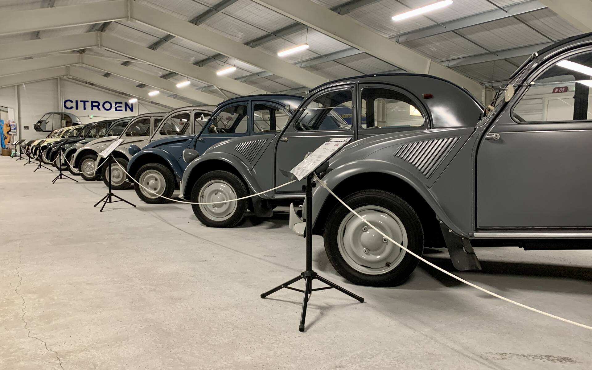 Photos: plus de 100 Citroën d'exception réunies dans un musée en France 543141-photos-plus-de-100-citroen-d-exception-reunies-dans-un-musee-en-france