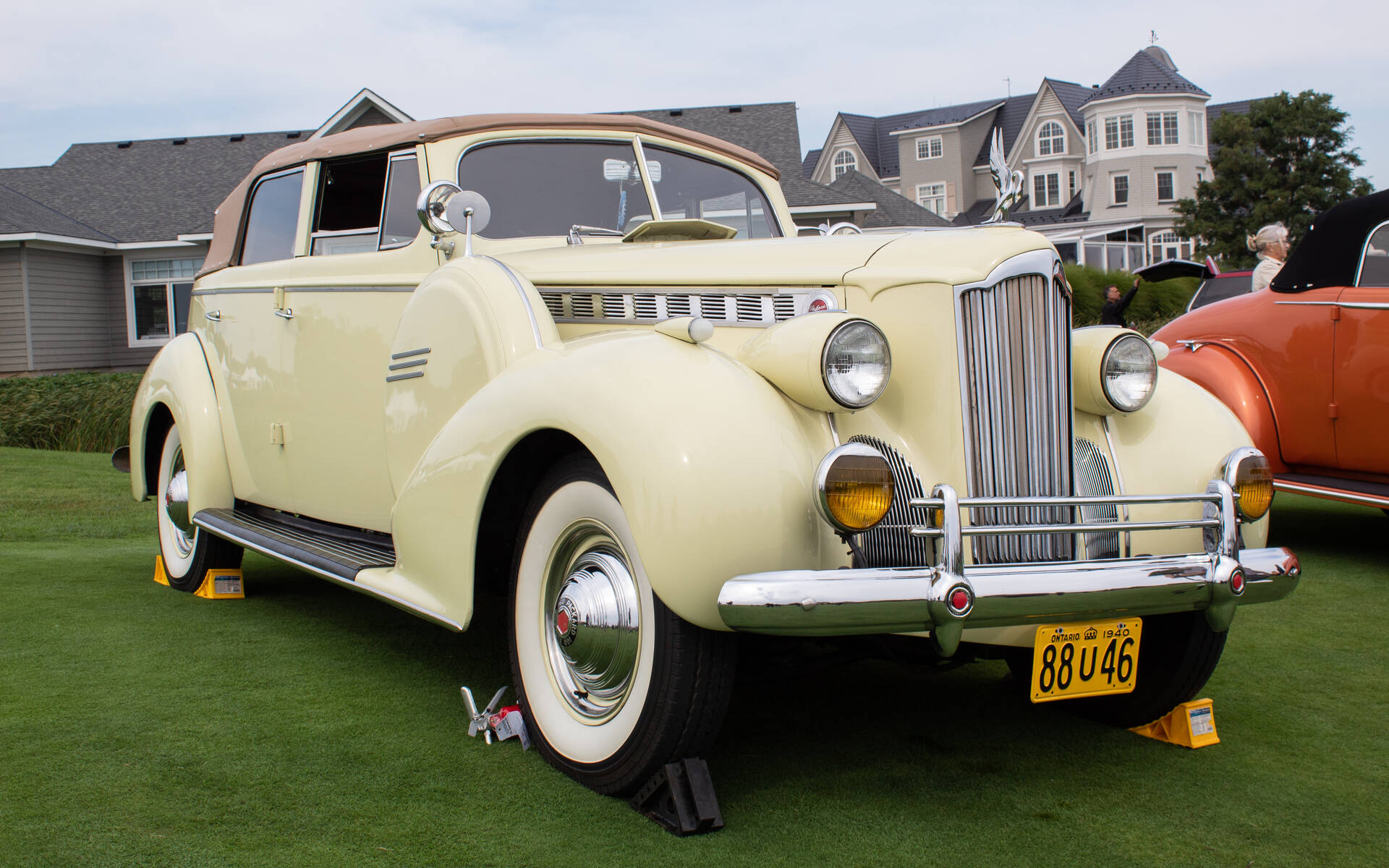 <p>1940 Packard Super 8&nbsp;160 Convertible Sedan</p>