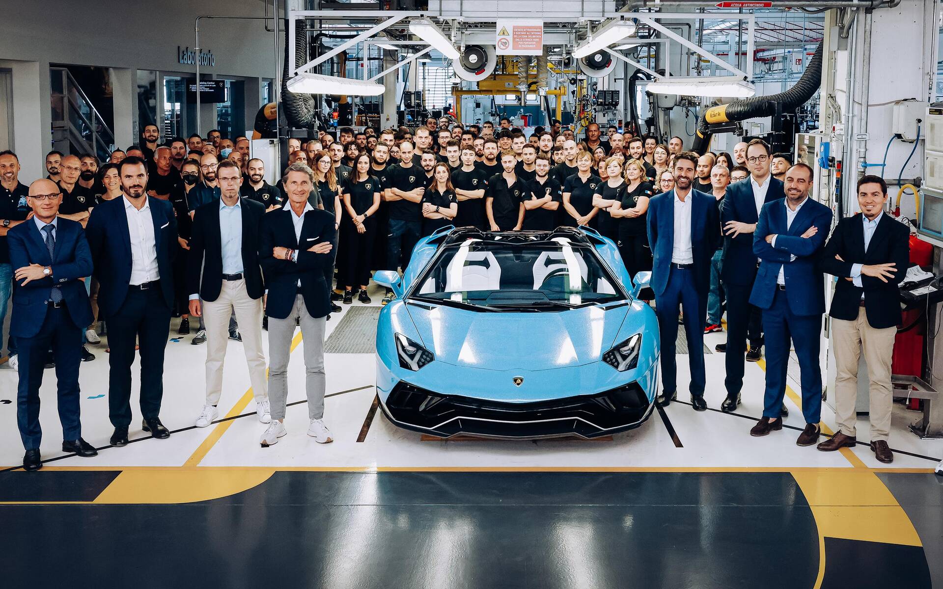 Voyez la toute dernière Lamborghini Aventador sortir de l'usine - Guide Auto