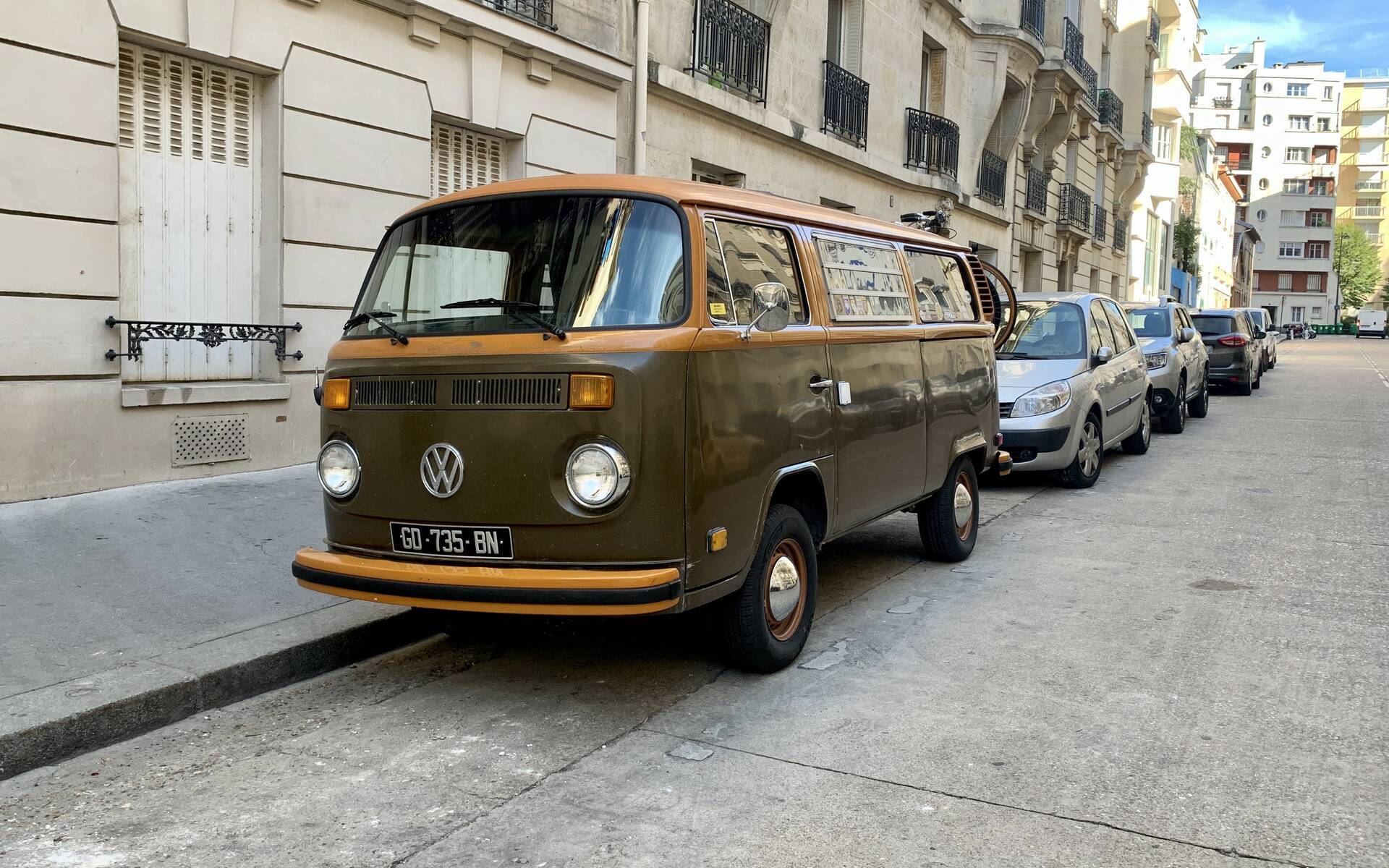 <p><strong>Volkswagen Type 2</strong></p>
