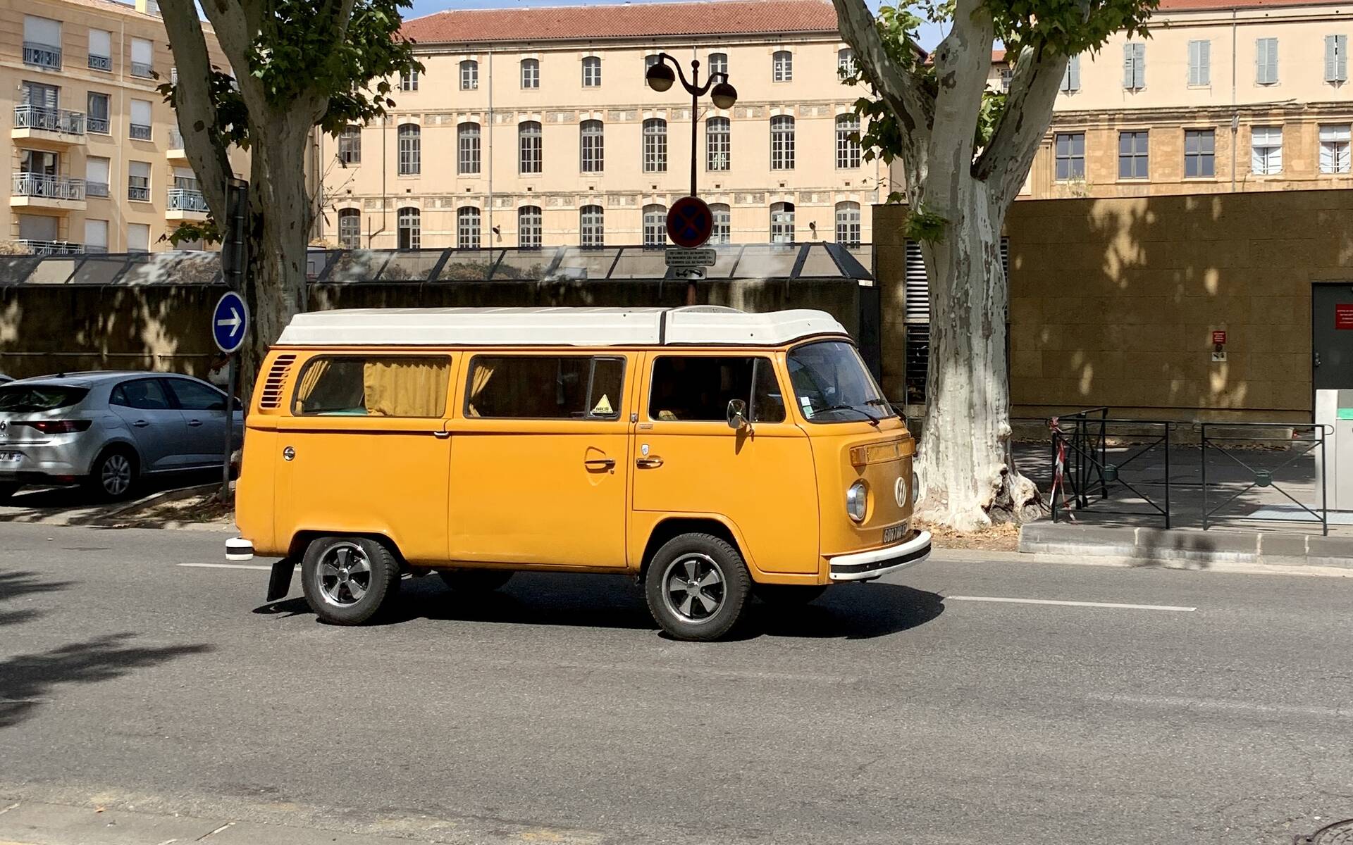 <p><strong>Volkswagen Type 2</strong></p>