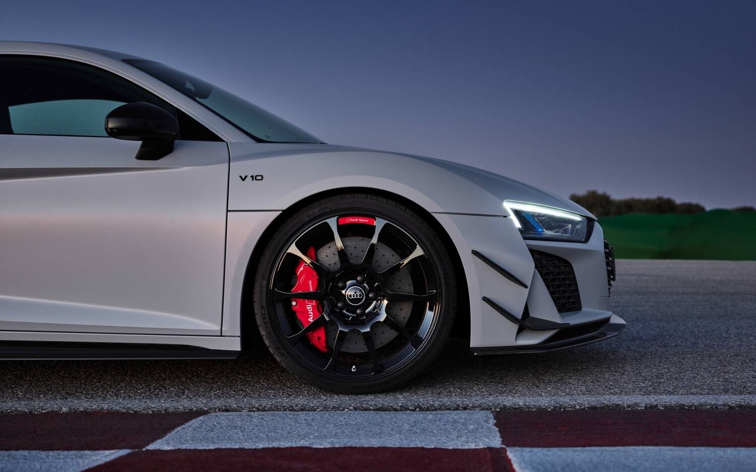 Audi R8 sings swan song, to take one last lap at Laguna Seca - Driven Car  Guide
