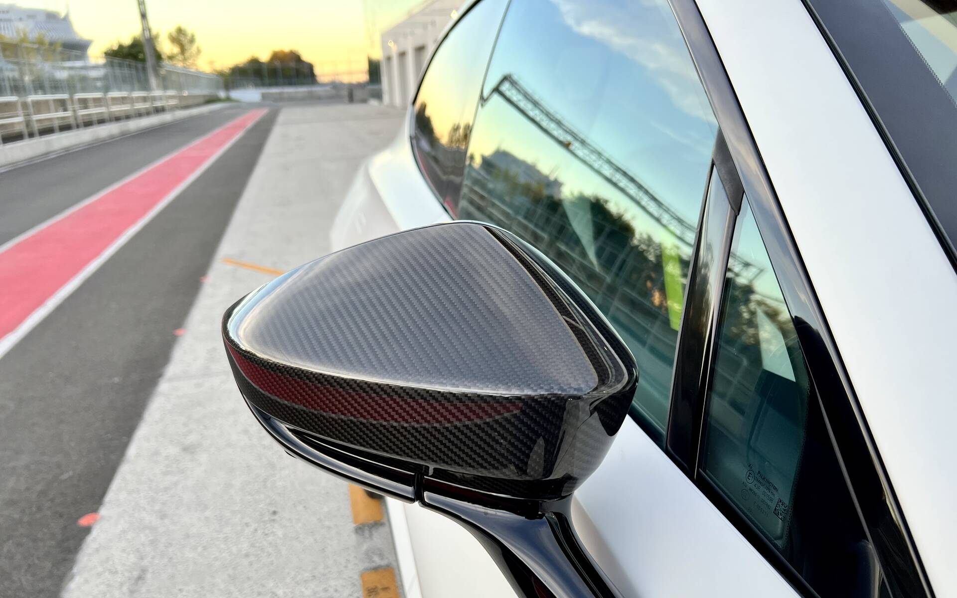 <p>Aston Martin DBX 707&nbsp;2023</p>