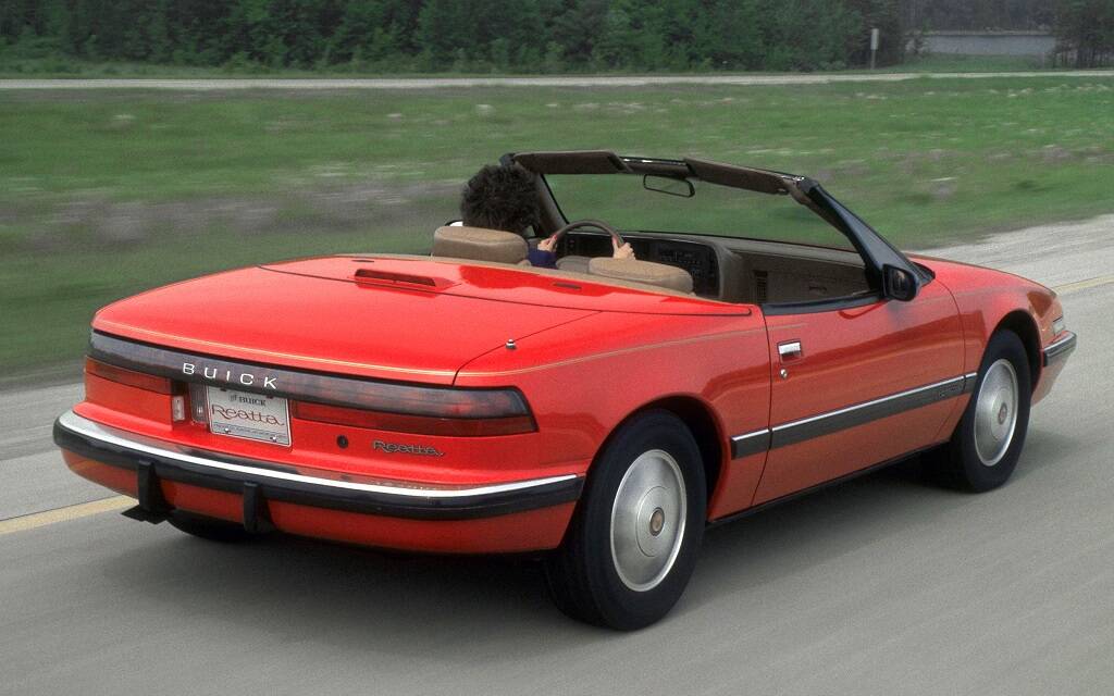 <p>La version cabriolet fait apparition au millésime 1990.</p>