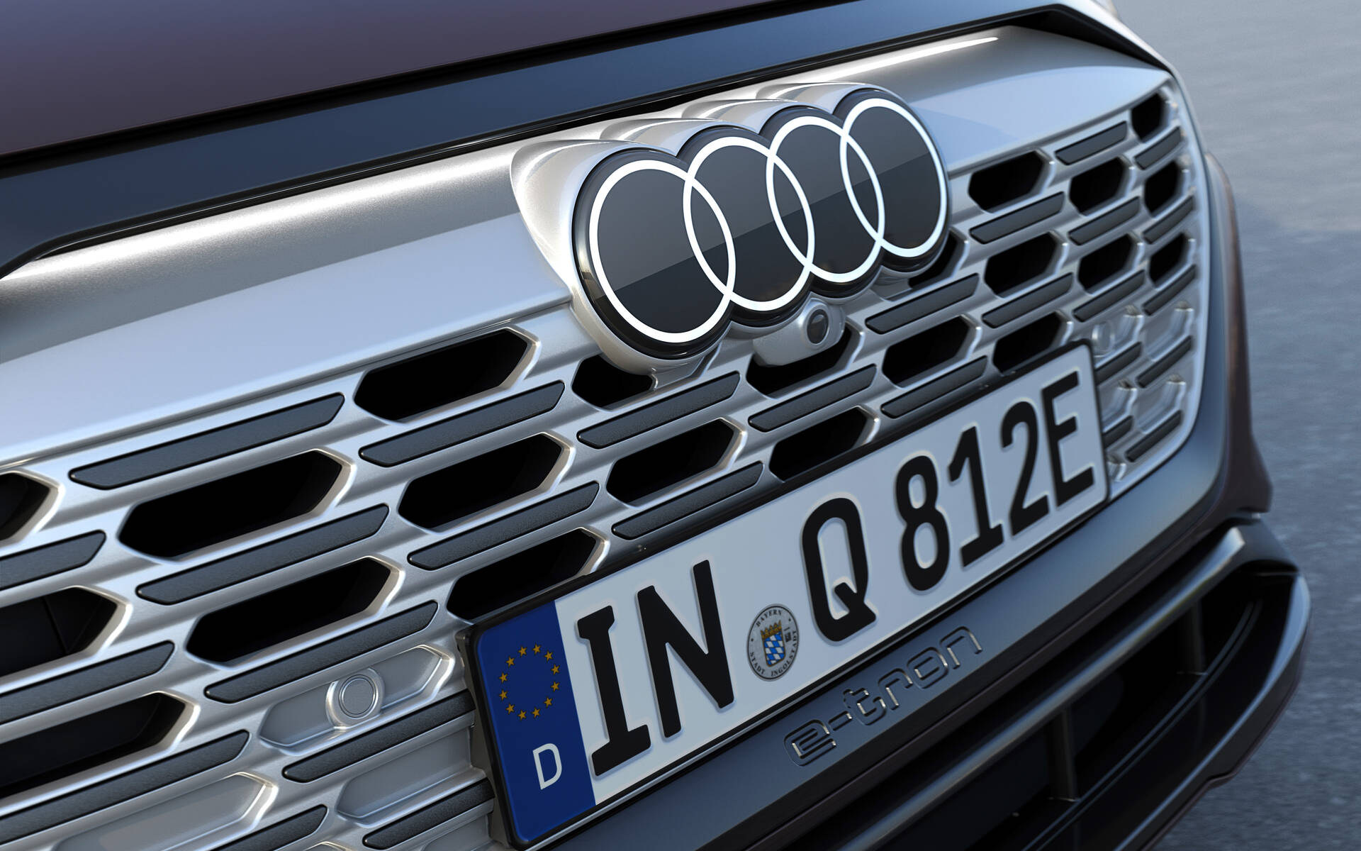 L'Audi e-tron change de nom 549003-audi-q8-e-tron-2023-nouveau-nom-et-ameliorations-pour-le-vus-electrique-de-audi