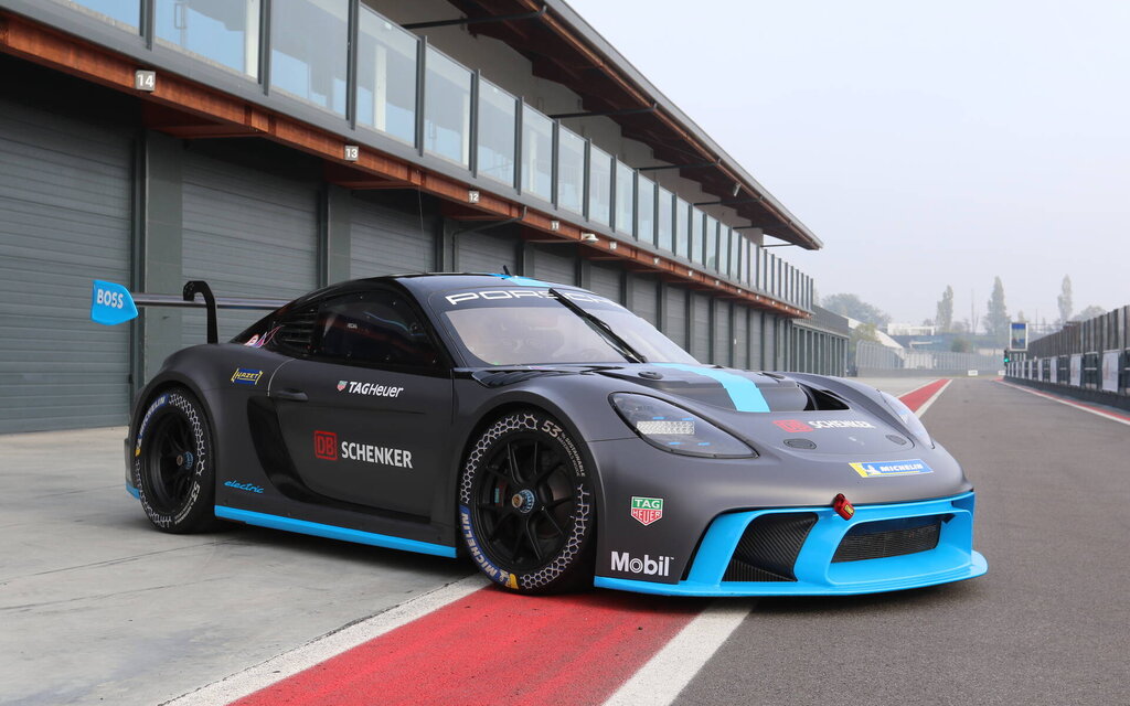 Porsche GT4 e-Performance :  on s’est fait brasser par cette furie électrique de 1 073 chevaux!