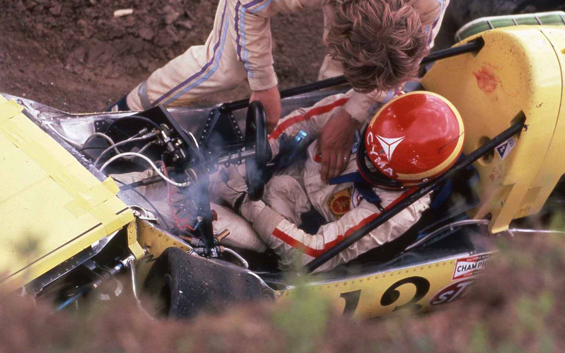<p>L'accident de Gilles Villeneuve à Mosport en 1974.</p>