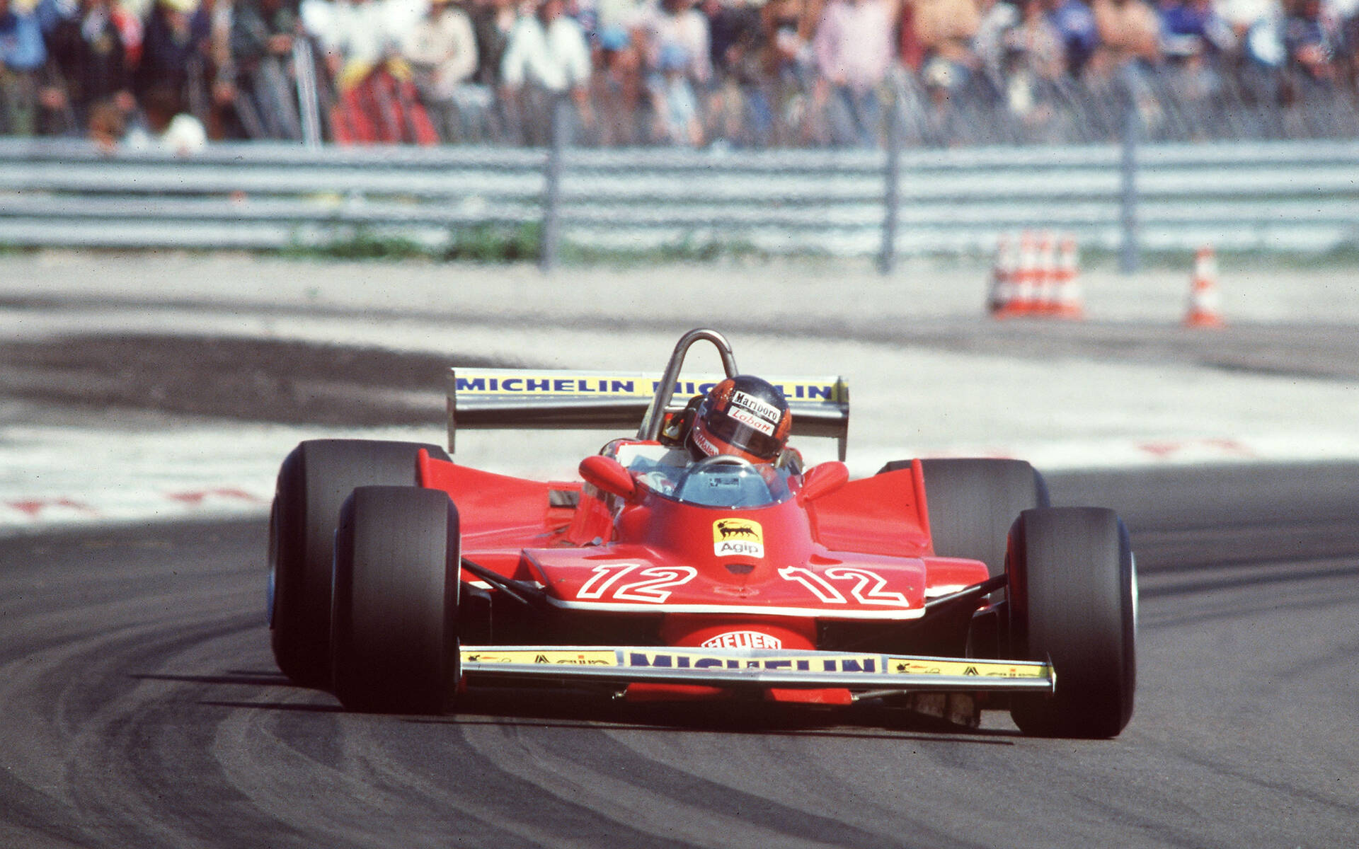 <p>Gilles au volant de la Ferrari 312 T4 en 1979.</p>