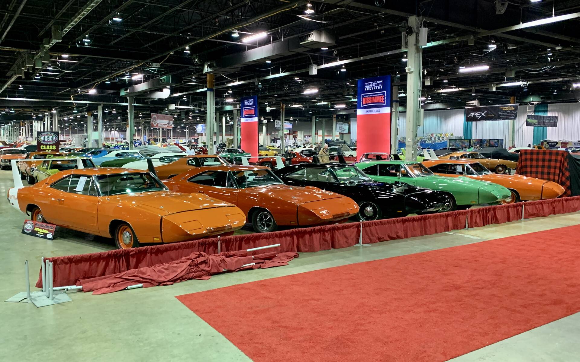 Plusieurs dizaines de Plymouth Superbird et Dodge Charger Daytona réunies à Chicago 551469-plusieurs-dizaines-de-plymouth-superbird-et-dodge-charger-daytona-reunies-a-chicago