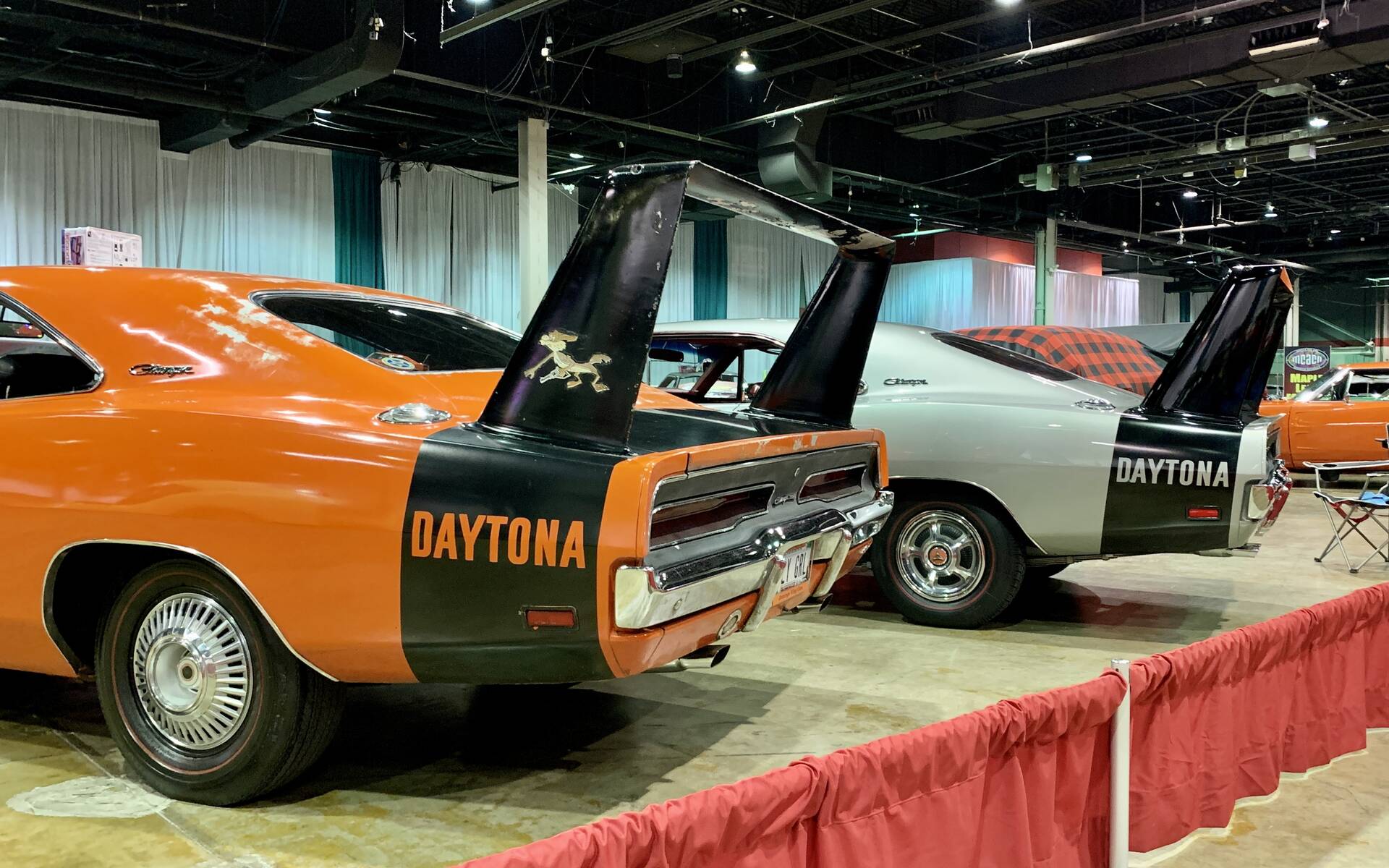 Plusieurs dizaines de Plymouth Superbird et Dodge Charger Daytona réunies à Chicago 551476-plusieurs-dizaines-de-plymouth-superbird-et-dodge-charger-daytona-reunies-a-chicago