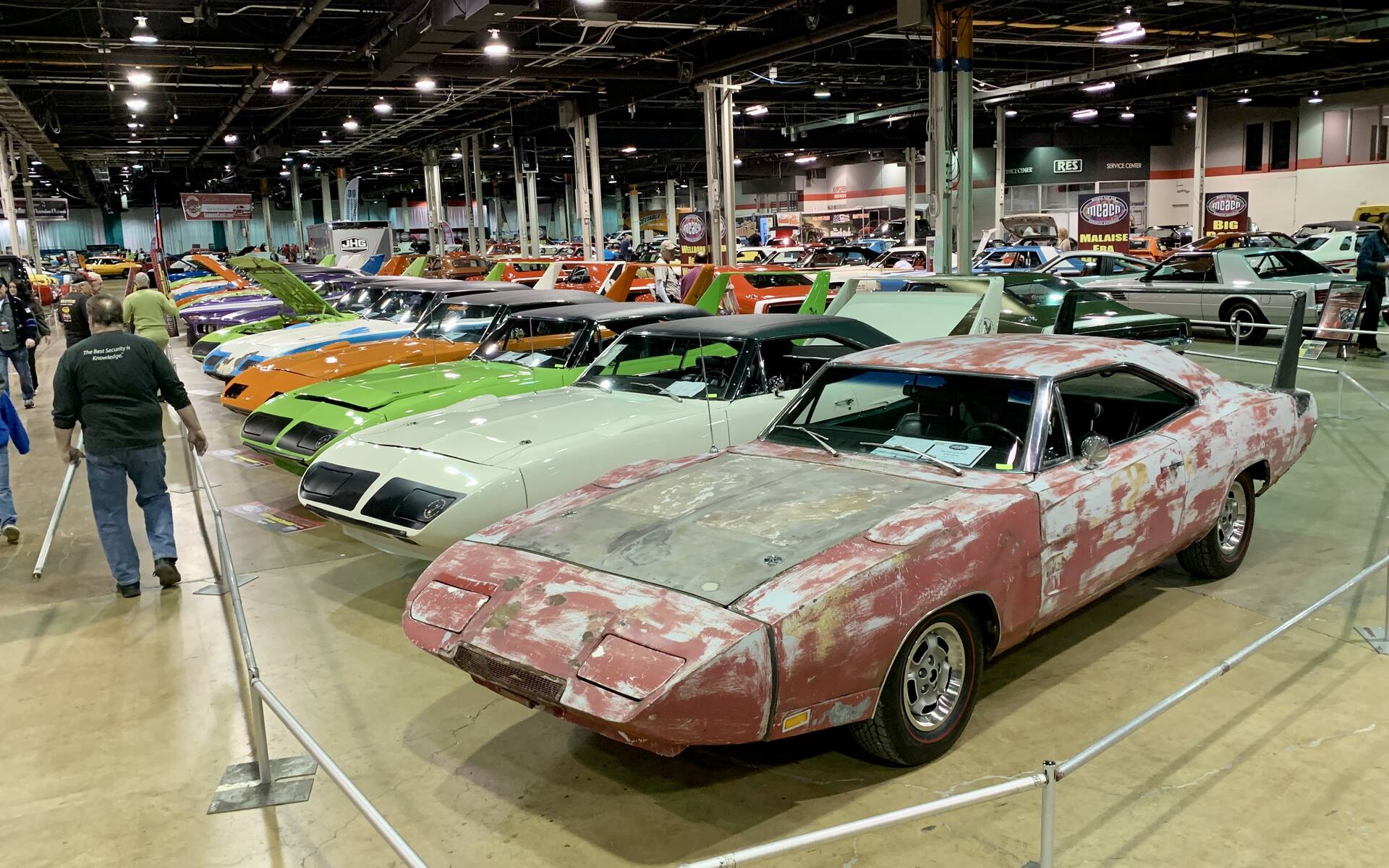 Plusieurs dizaines de Plymouth Superbird et Dodge Charger Daytona réunies à Chicago 551480-plusieurs-dizaines-de-plymouth-superbird-et-dodge-charger-daytona-reunies-a-chicago