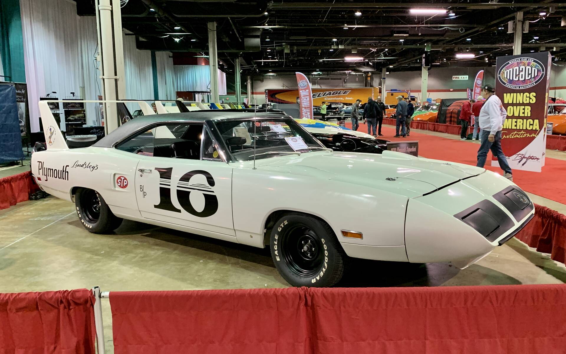 <p><strong>Plymouth Superbird 1970</strong></p>