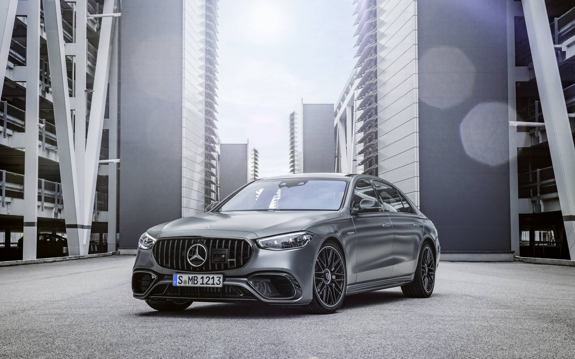 https://i.gaw.to/content/photos/55/33/553363-mercedes-amg-s-63-e-performance-2023-quand-le-luxe-rencontre-le-sport.jpeg