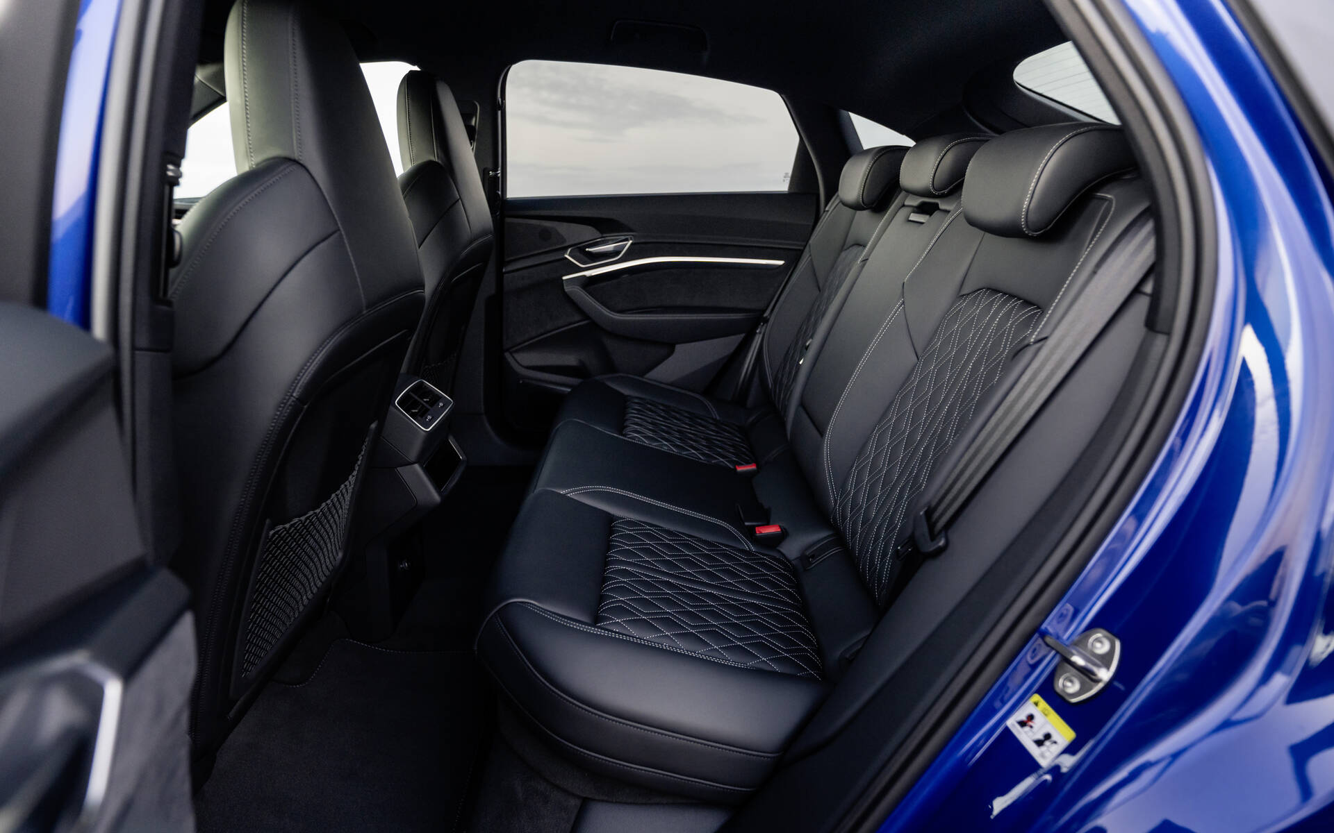 Audi Q8 e-tron 2023 : plus de performance et d'autonomie 554972-audi-sq8-e-tron-et-q8-55-e-tron-2023-plus-de-performance-et-d-autonomie