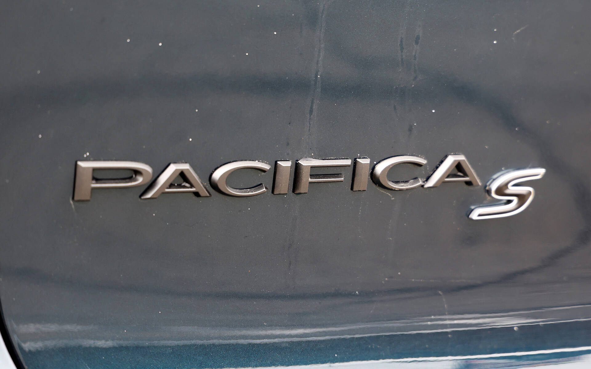 <p>Chrysler Pacifica S eHybrid 2022</p>