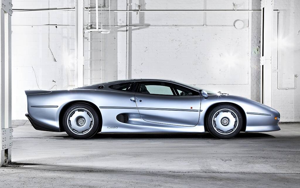 <p>La version de série de la XJ220.</p>