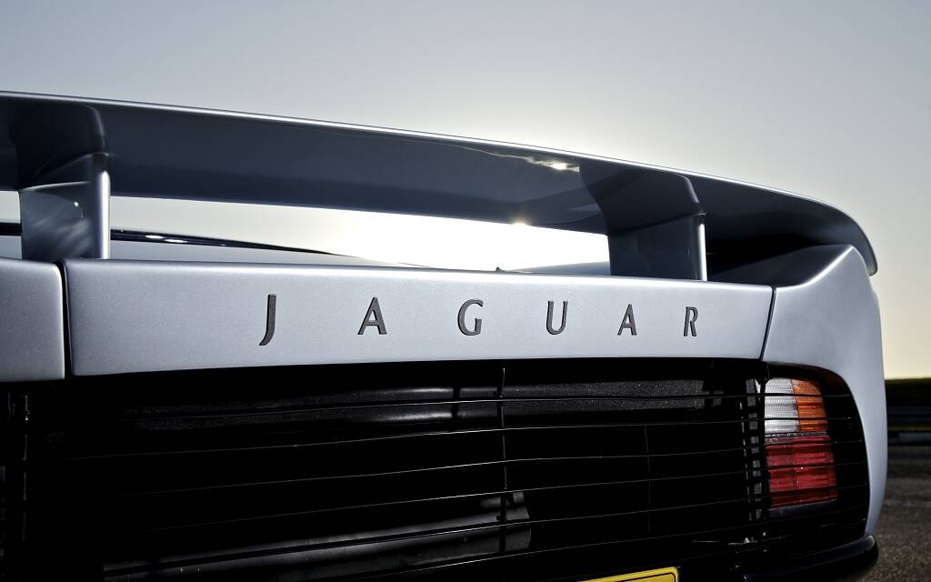 Jaguar XJ220 : la déception magnifique 557497-jaguar-xj220-la-deception-magnifique