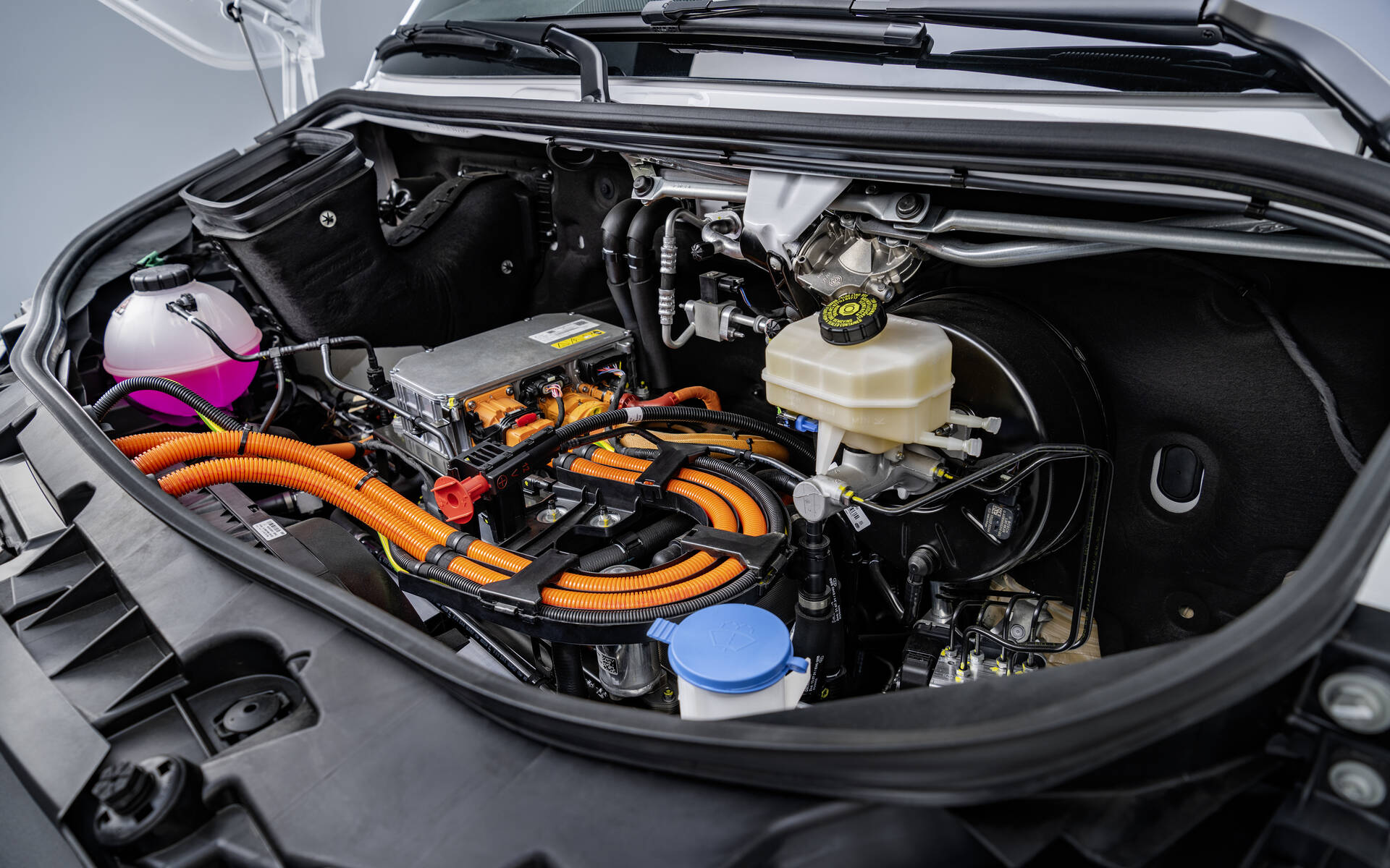 Mercedes-Benz eSprinter 2024: le fourgon passe aux électrons - Guide Auto