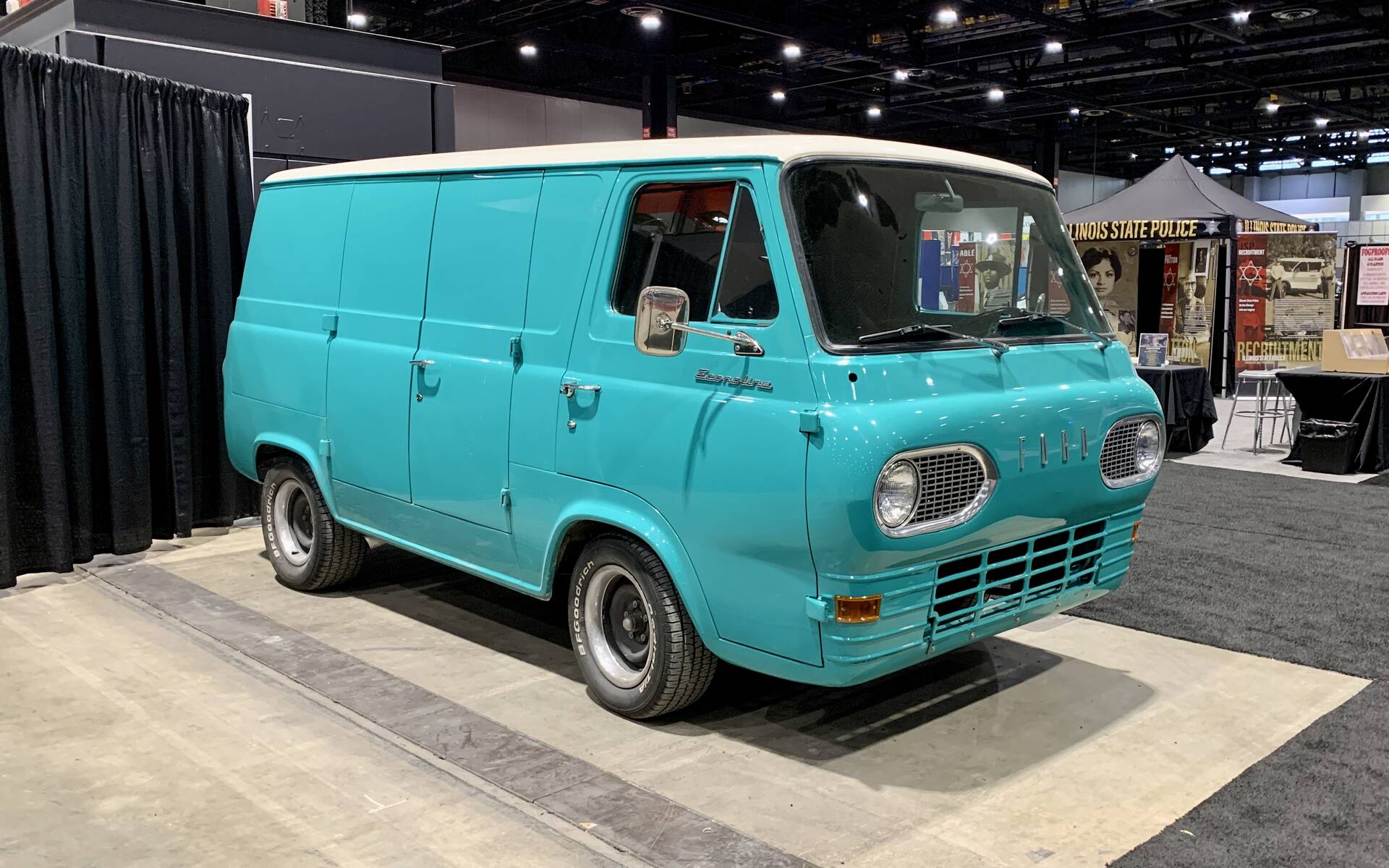 <p><strong>Ford Econoline</strong></p>