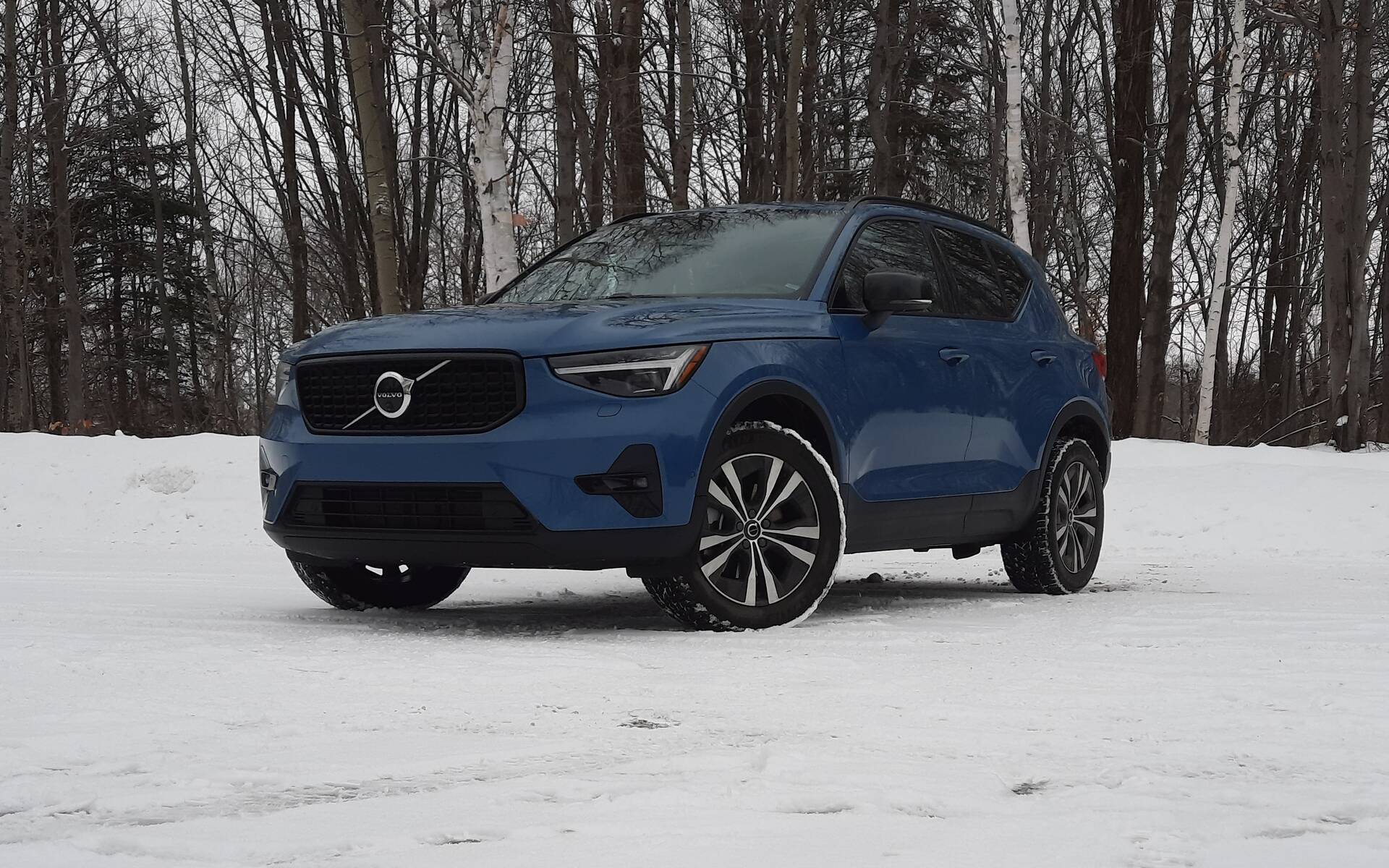 Volvo upgrades XC40 powertrain and equipment levels