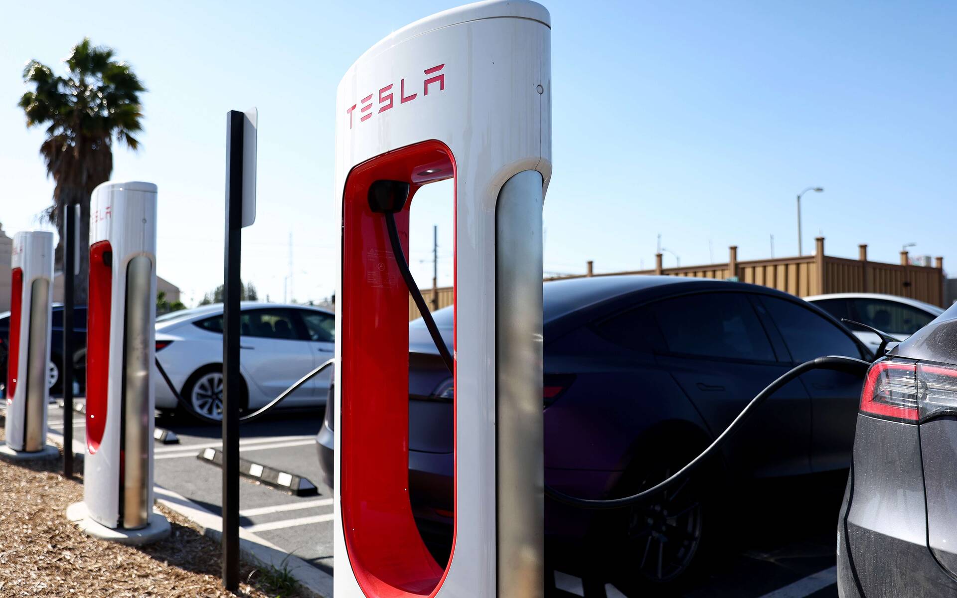 États-Unis : Tesla rendra des Superchargers accessibles aux autres