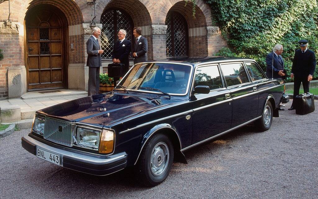 <p>La limousine 264 TE a été produite chez Bertone jusqu'en 1981.</p>