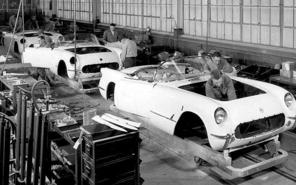 <p>La chaîne de fabrication de la Corvette 1953.</p>