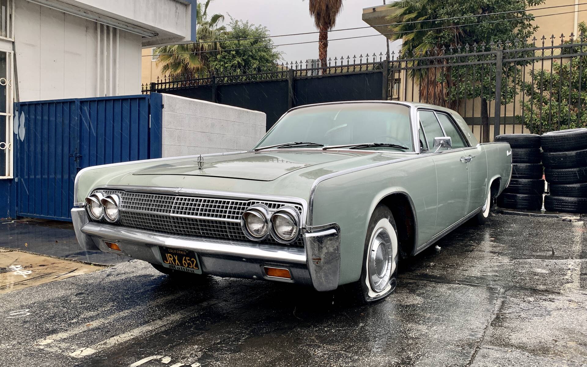 <p><strong>Lincoln Continental</strong></p>