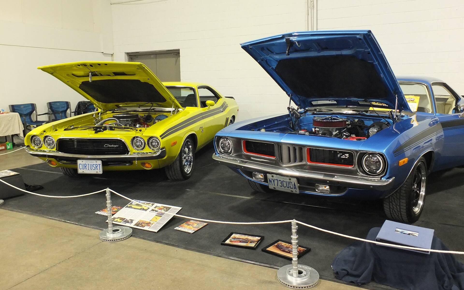 <p>Dodge Challenger R/T 1972 et Plymouth Barracuda 1973</p>