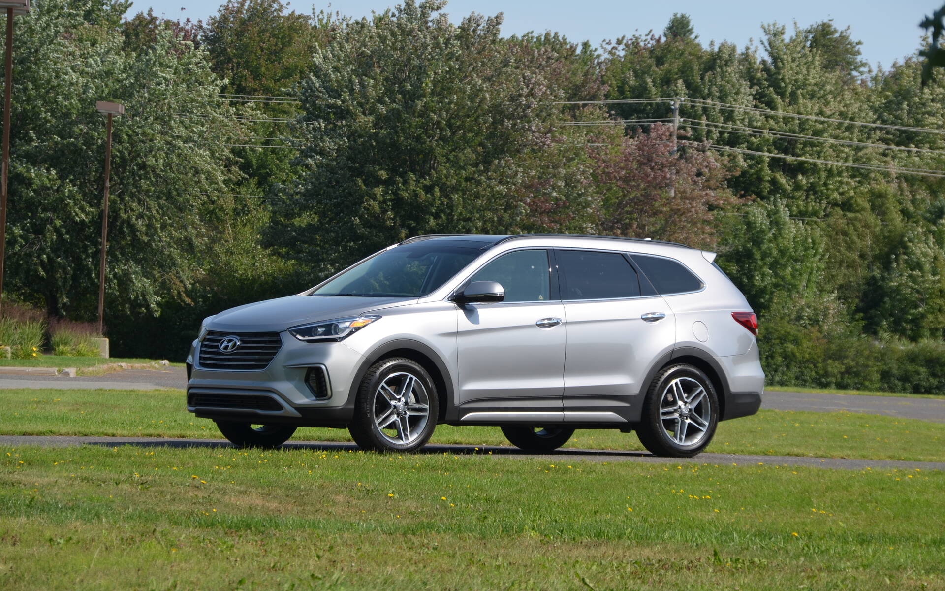 Hyundai, Kia Recall Nearly 300,000 SUVs for Tow-Hitch Fire Risks