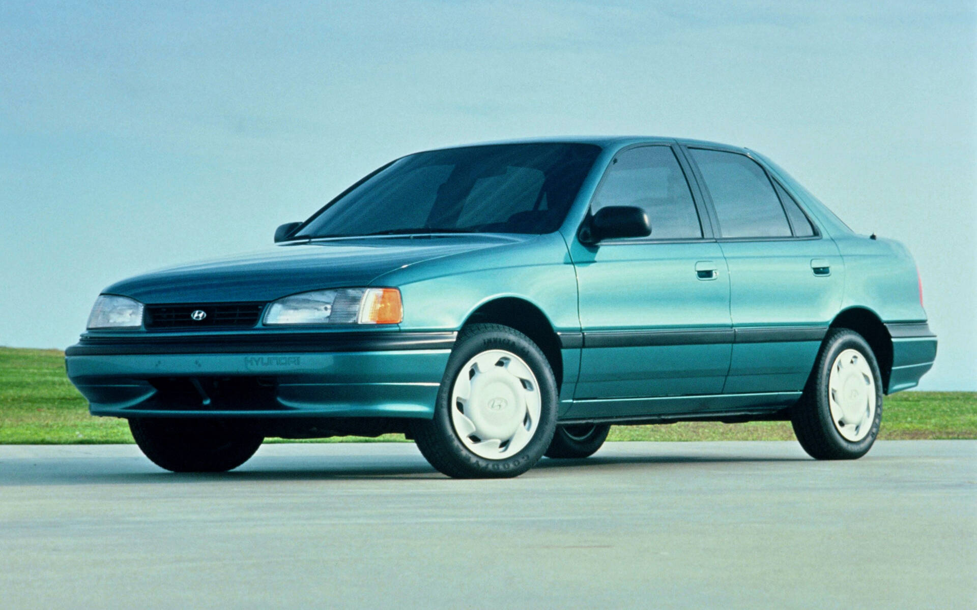 <p>1991 Hyundai Elantra</p>