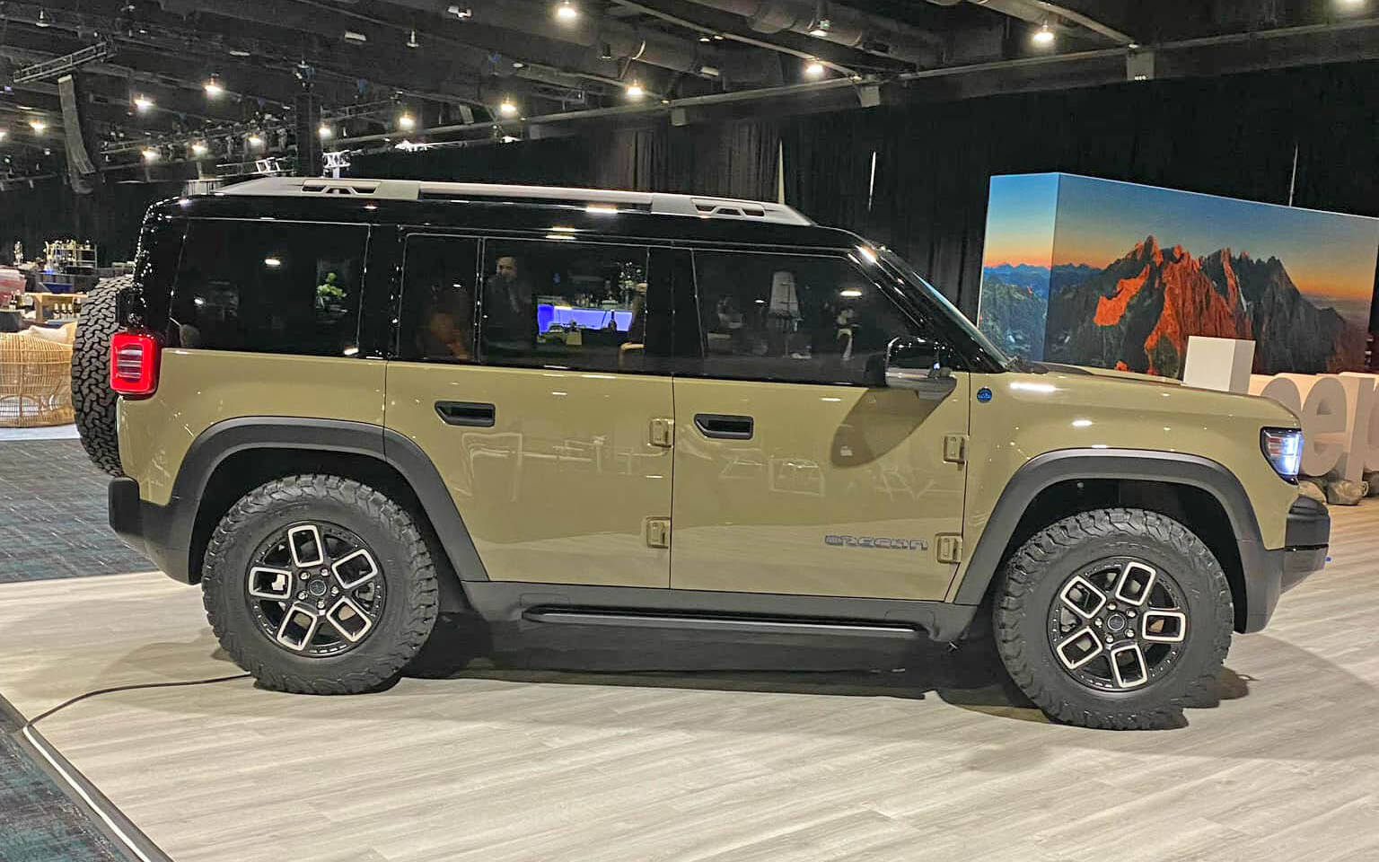 Live Pictures of Jeep Recon Concept Give Another Look at Upcoming