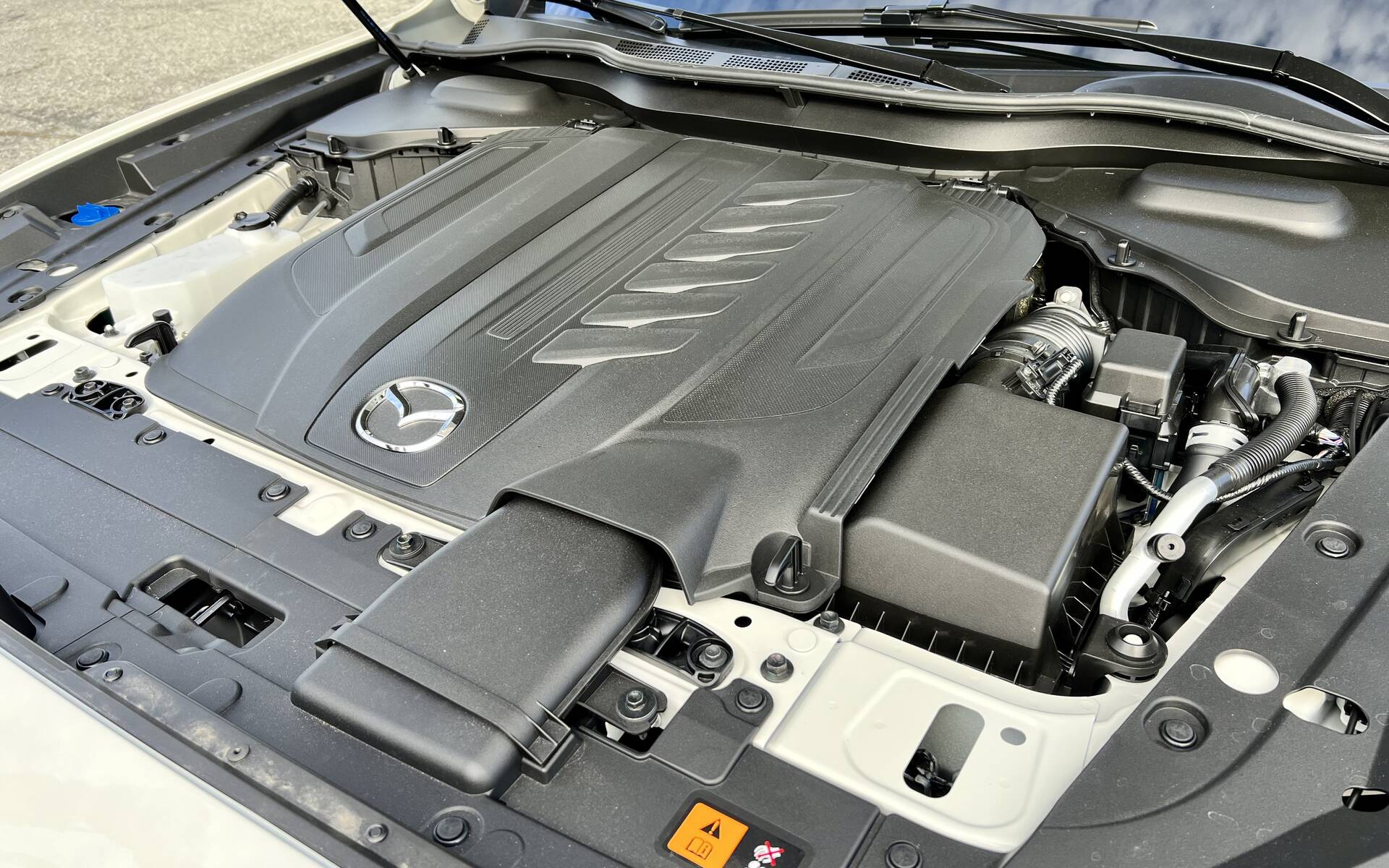 Mazda CX-90 2024 : le VUS à trois rangées de ceux qui aiment conduire 567556-mazda-cx-90-2024-design-releve-et-dynamique-de-pointe