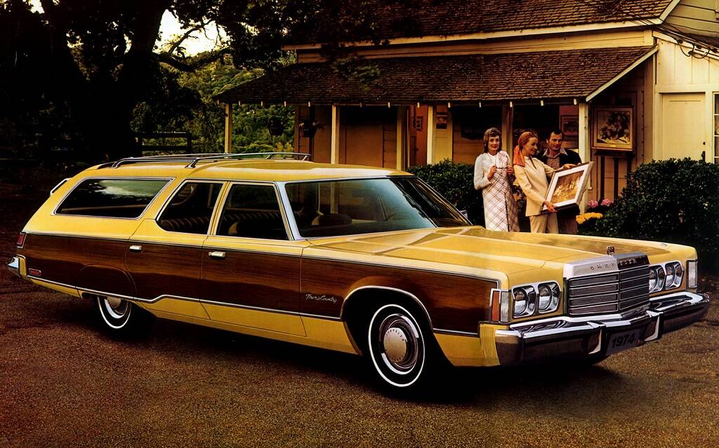 <p>Chrysler Town &amp; Country 1974</p>