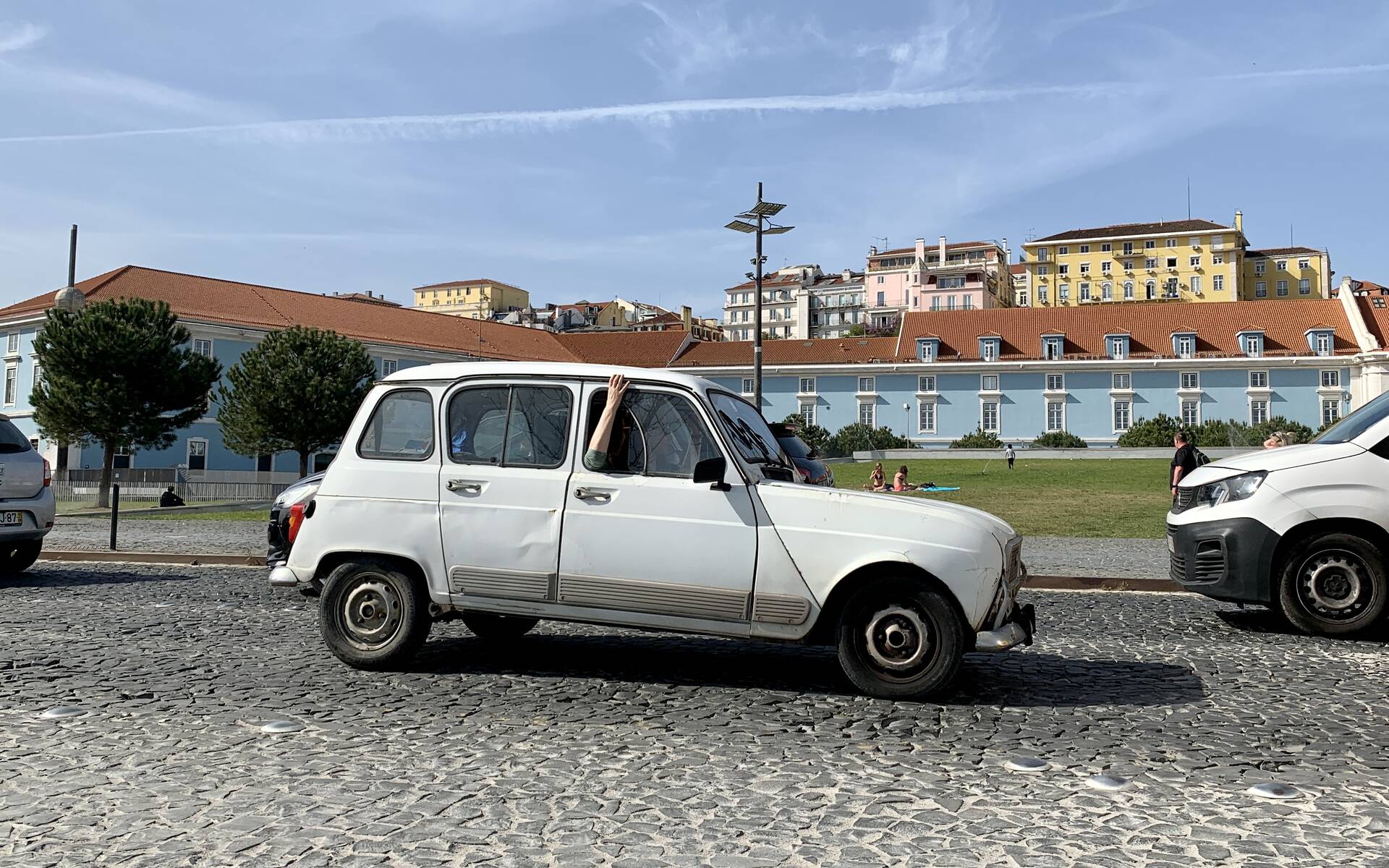 Photos : 11 véhicules spéciaux et inusités croisés au Portugal 569083-photos-11-vehicules-speciaux-et-inusites-croises-au-portugal