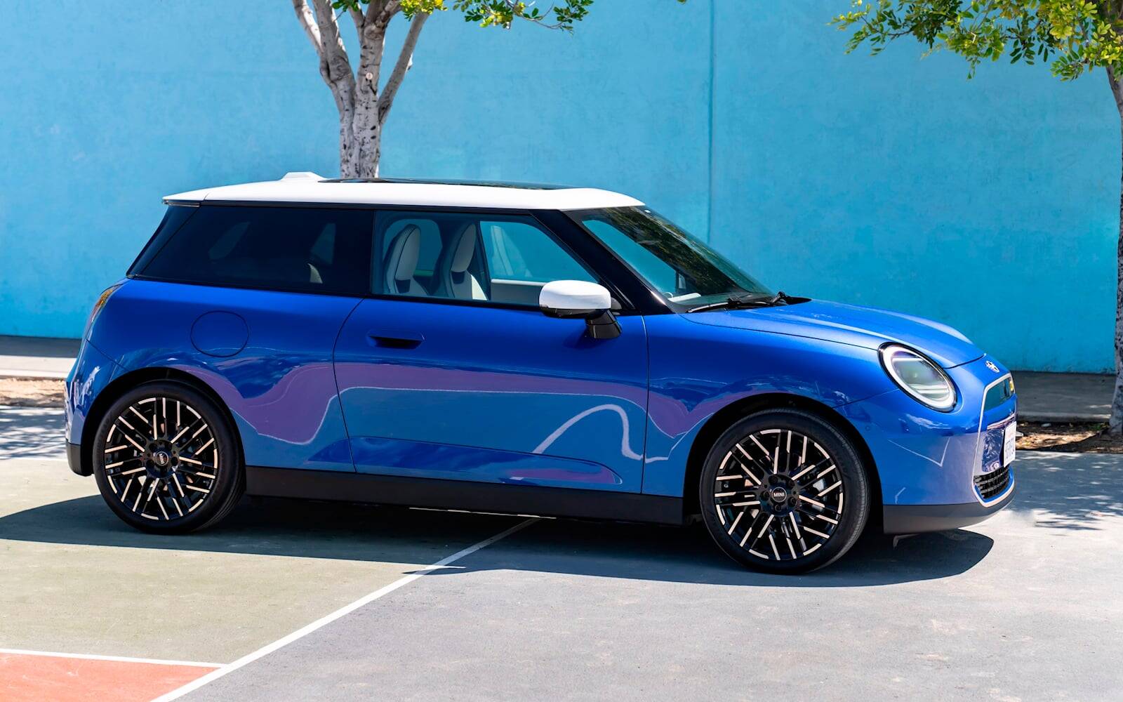 Un premier aperçu officiel de la future MINI Cooper électrique 569630-un-premier-apercu-officiel-de-la-future-mini-cooper-electrique